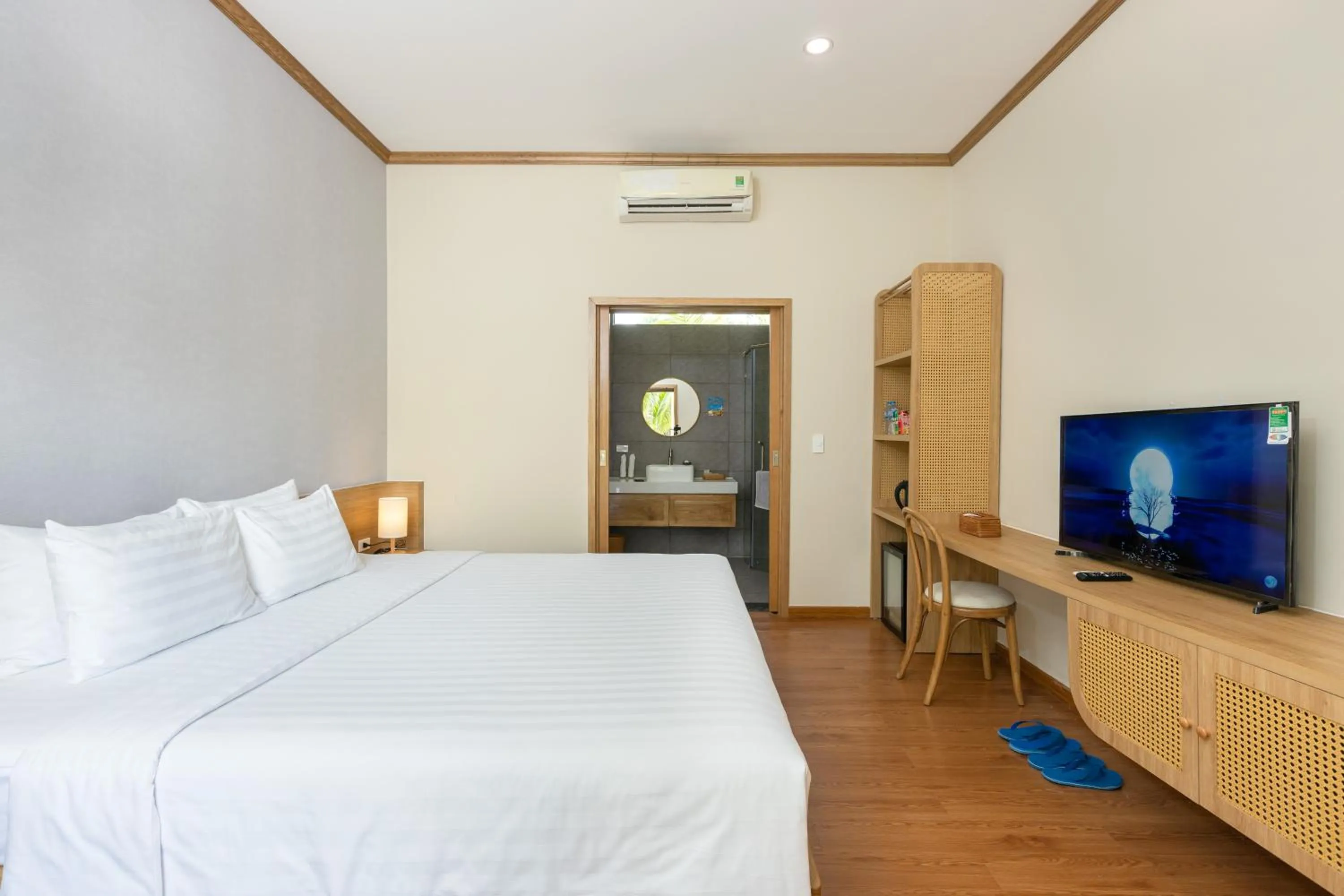 TV and multimedia, Bed in Coco Garden Resort