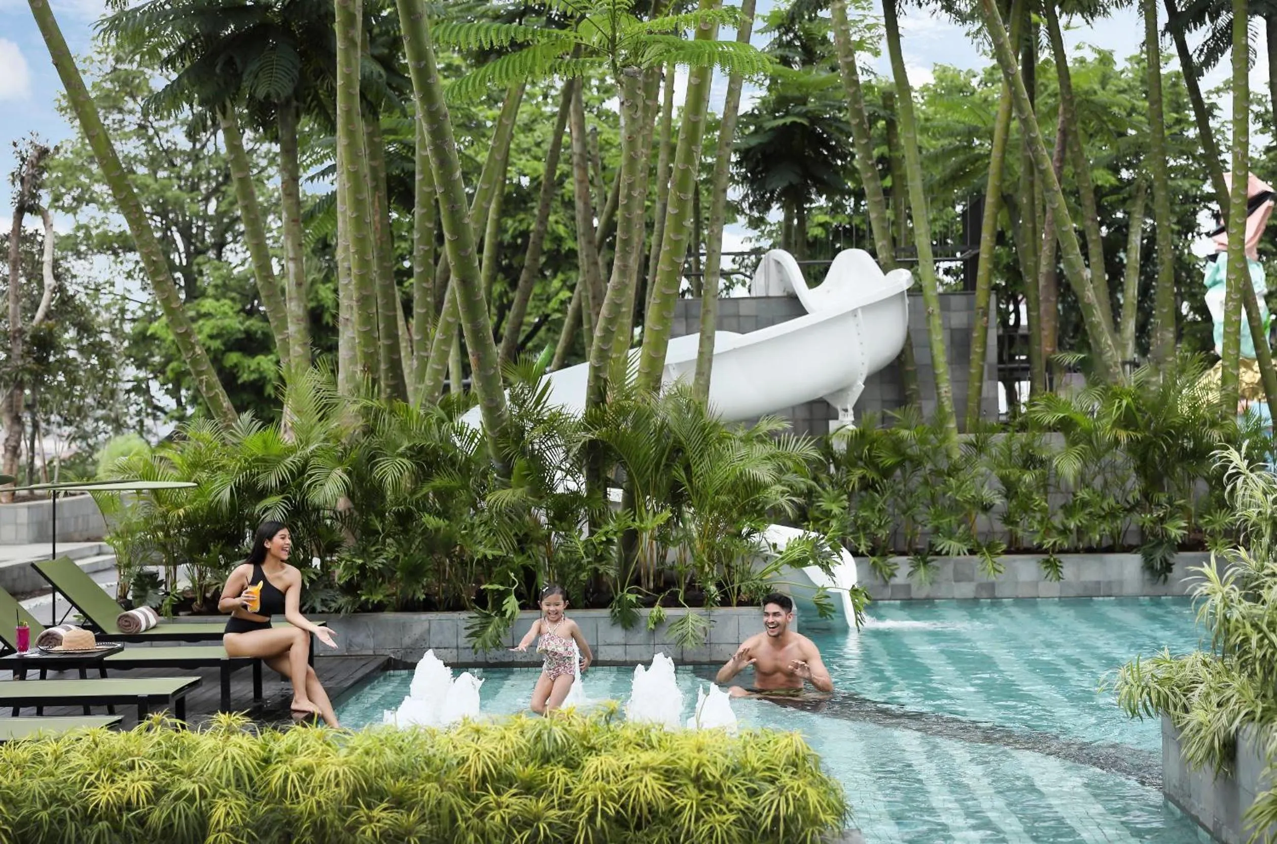 Swimming pool in Padma Hotel Semarang