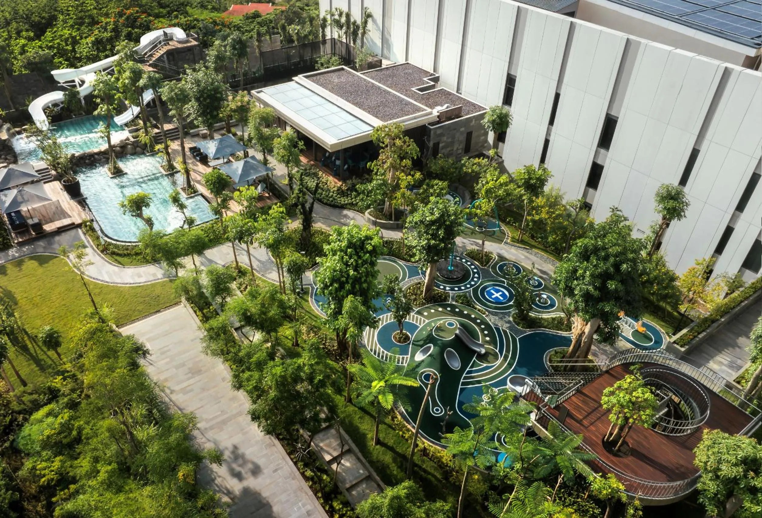 Swimming pool in Padma Hotel Semarang