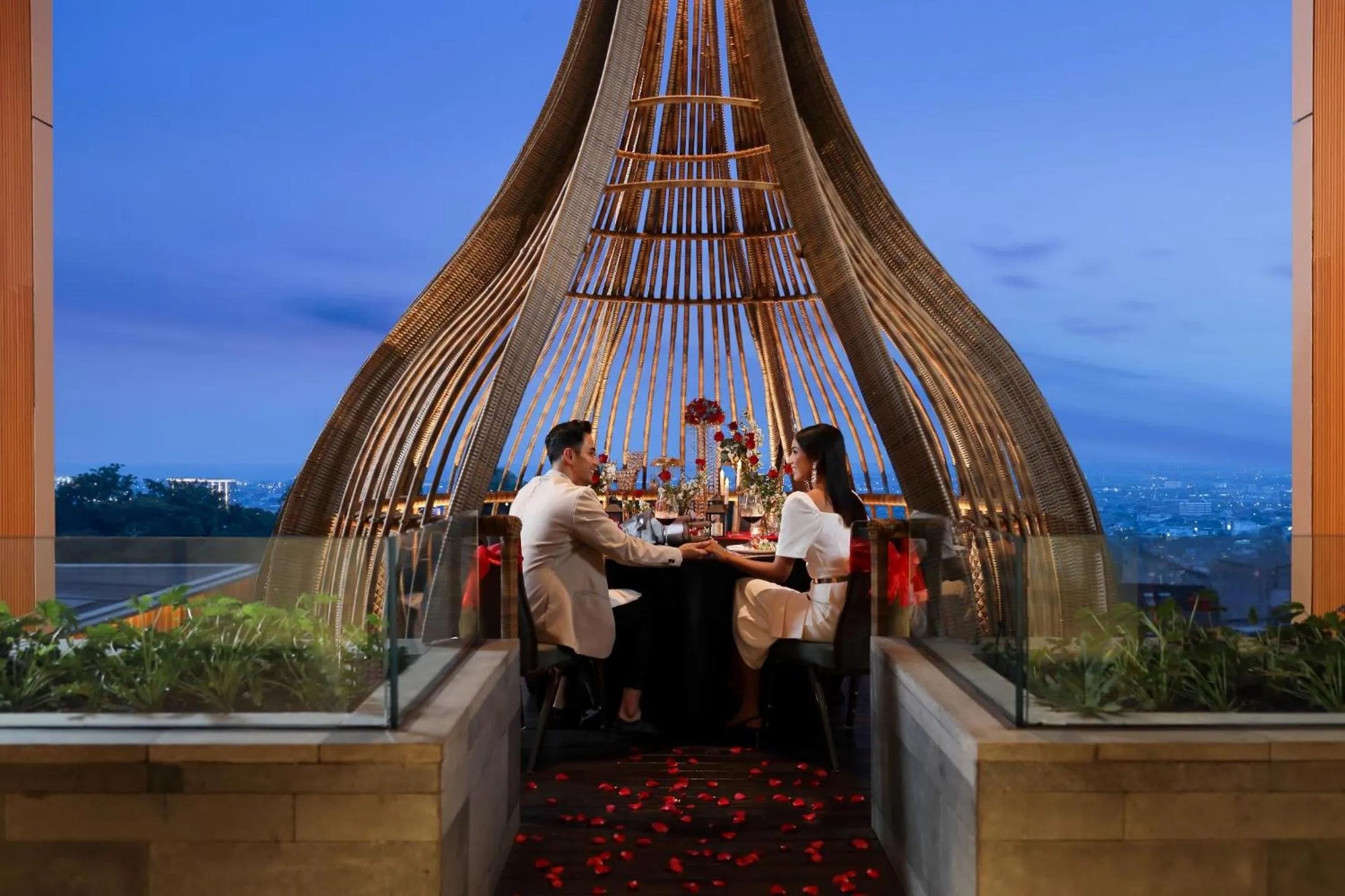 Restaurant/places to eat in Padma Hotel Semarang