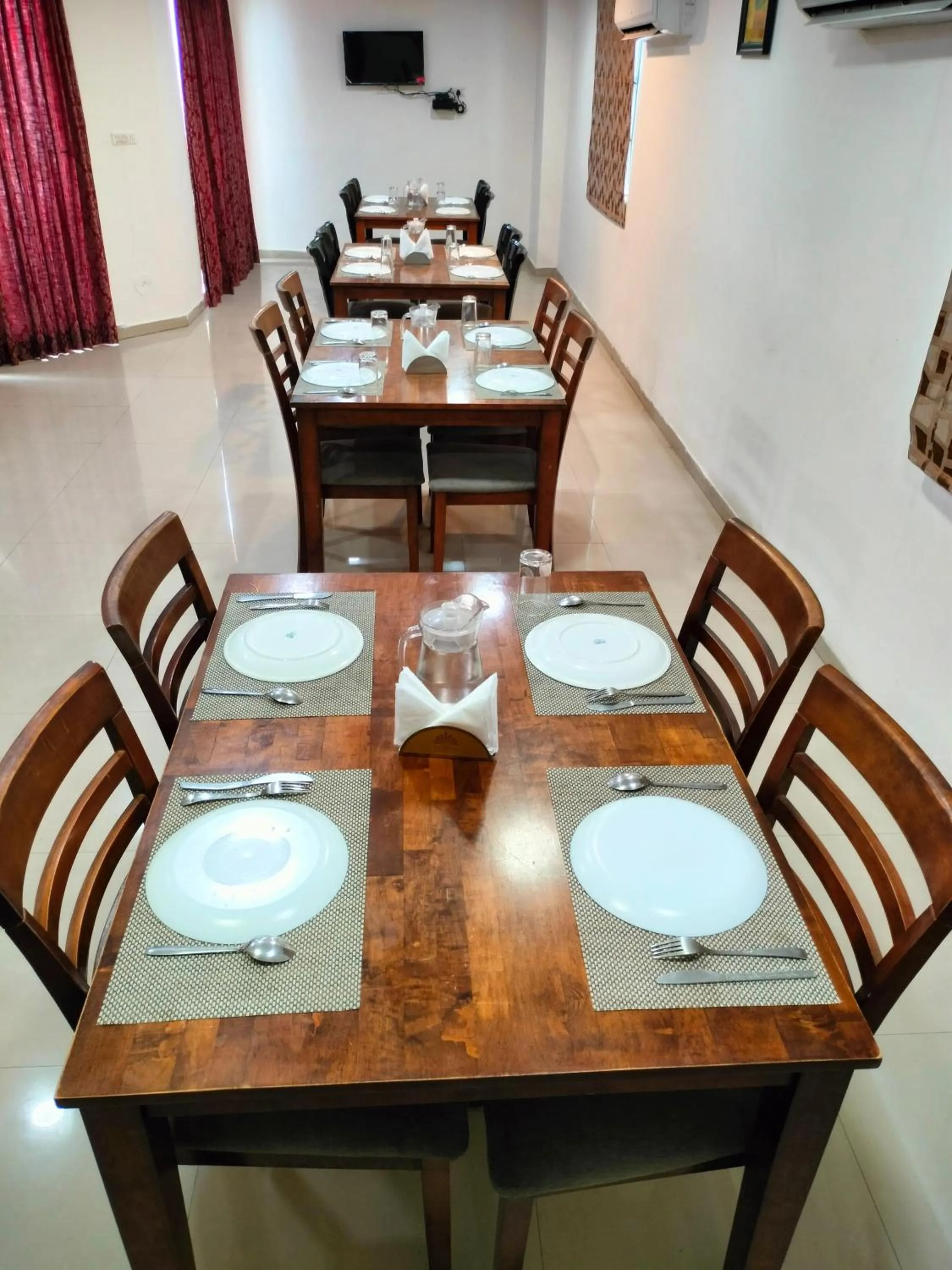 Restaurant/places to eat in The Townhall (Unit of Prohotel)