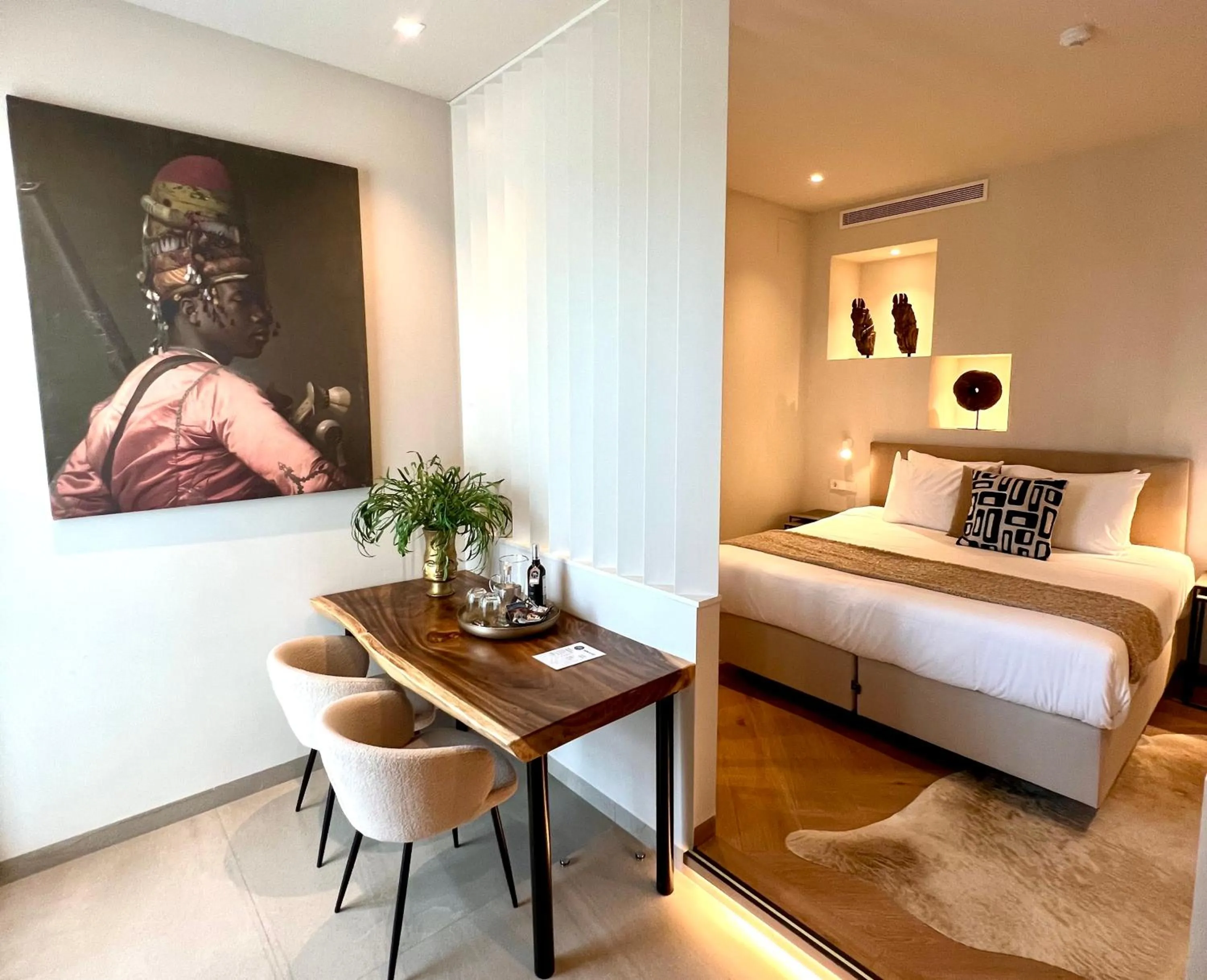 Bedroom, Bed in Comfy Studios Hotel