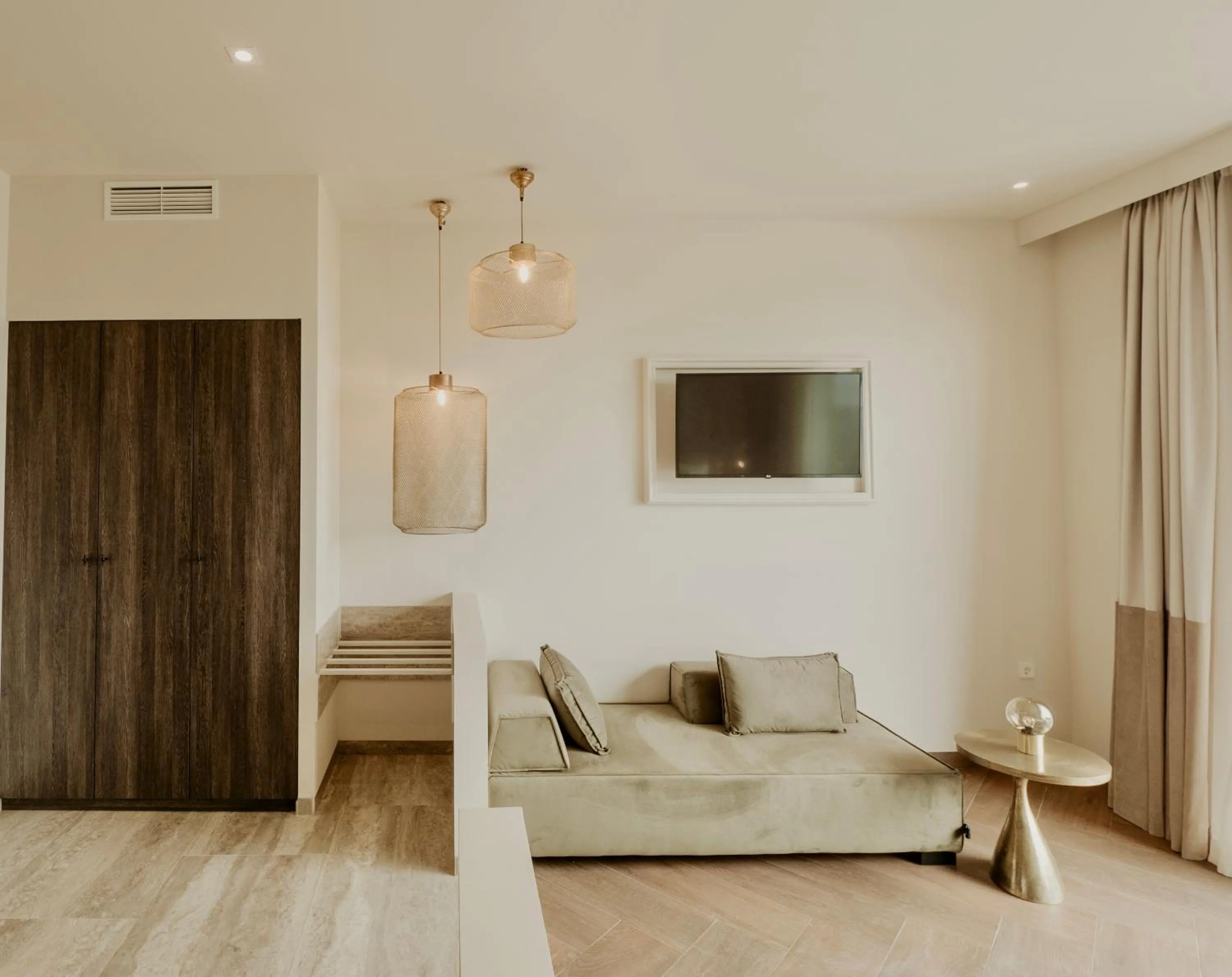 Seating area, Bed in Comfy Studios Hotel