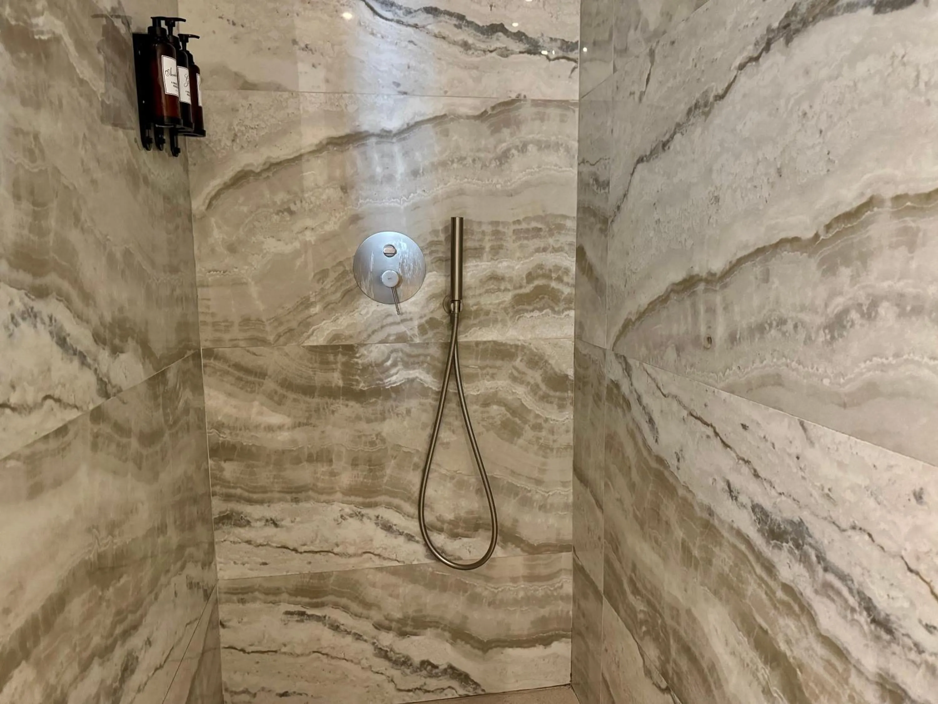 Shower in Comfy Studios Hotel