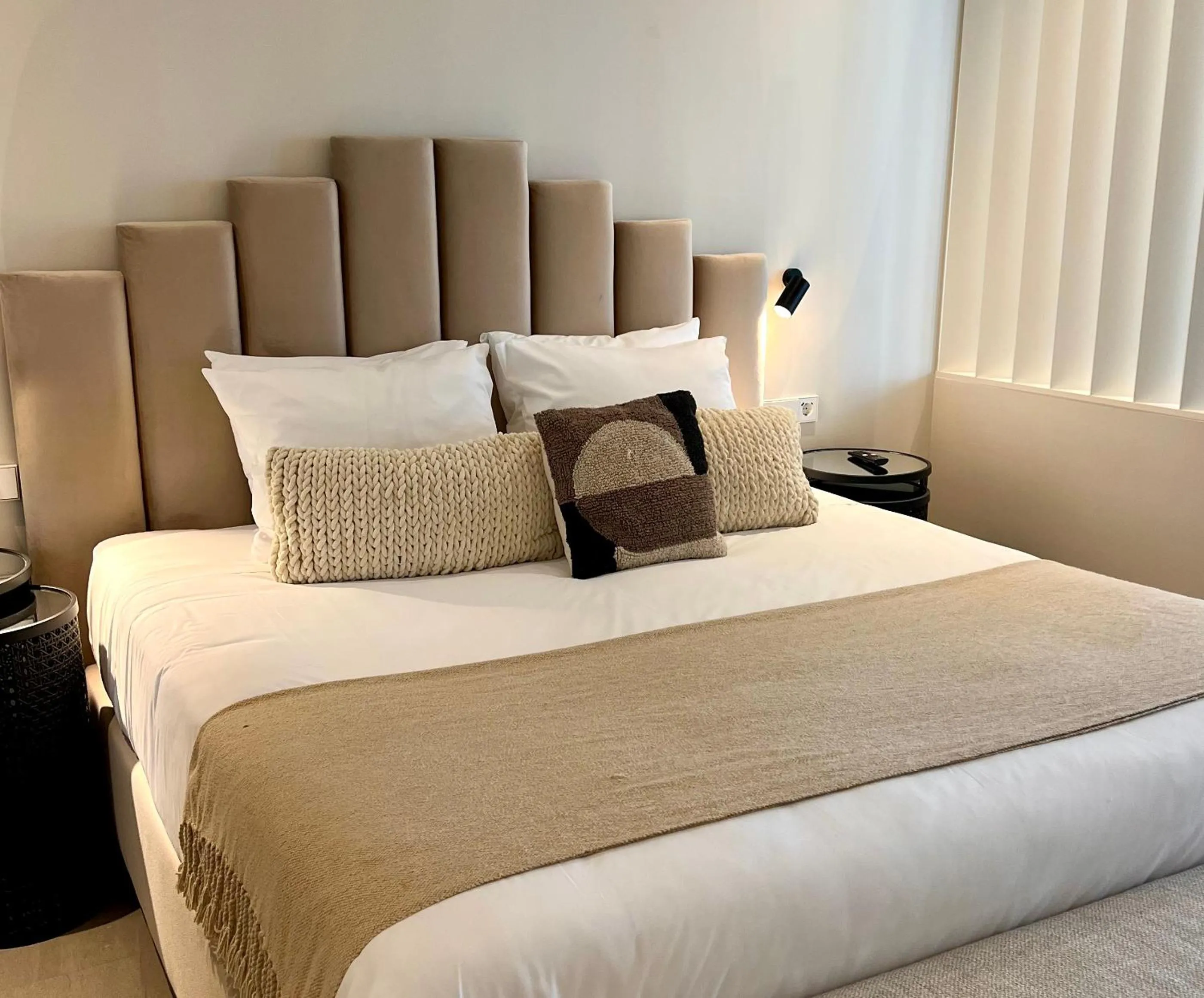 Bedroom, Bed in Comfy Studios Hotel