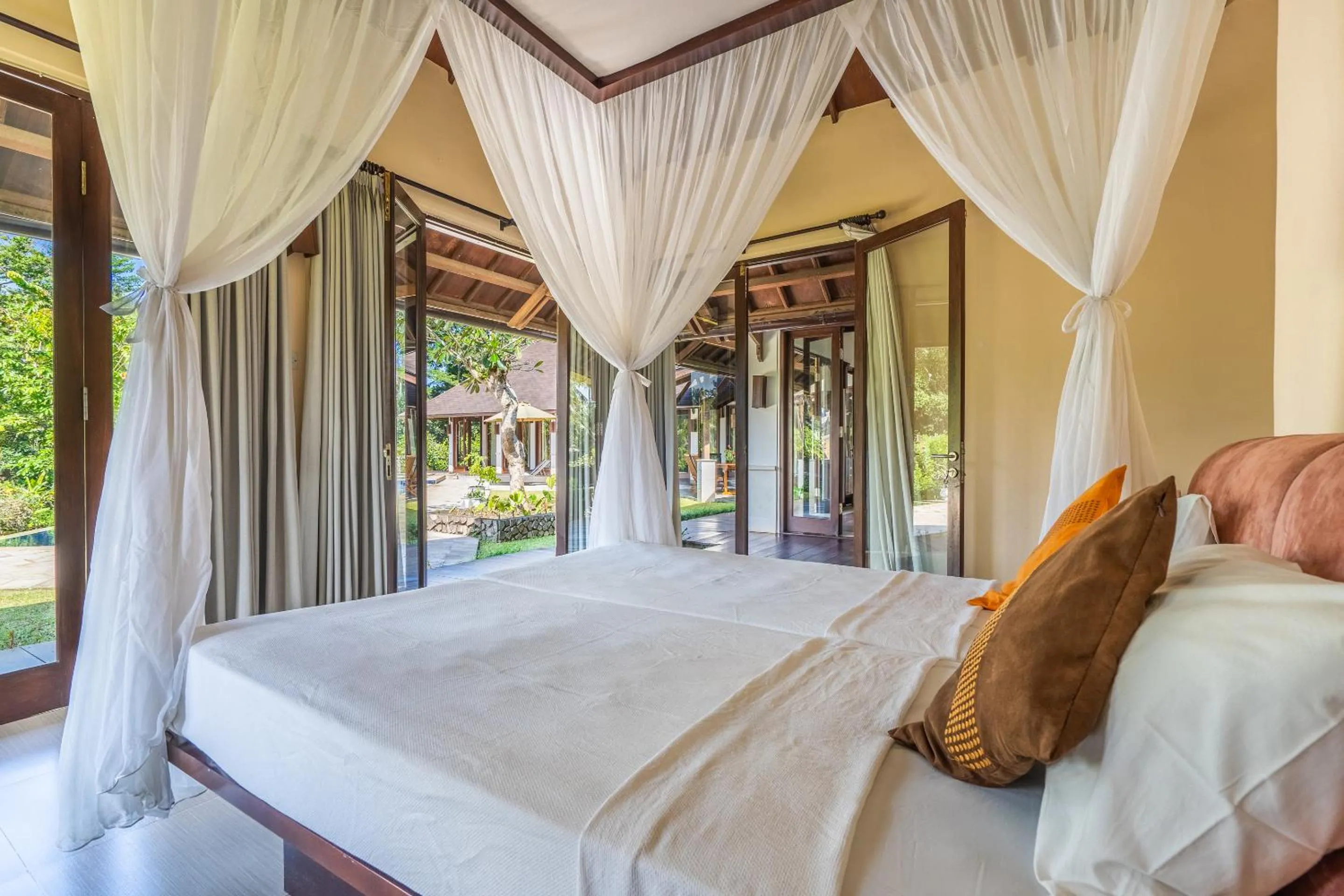 Bed in Tirta Tawar Villa Ubud