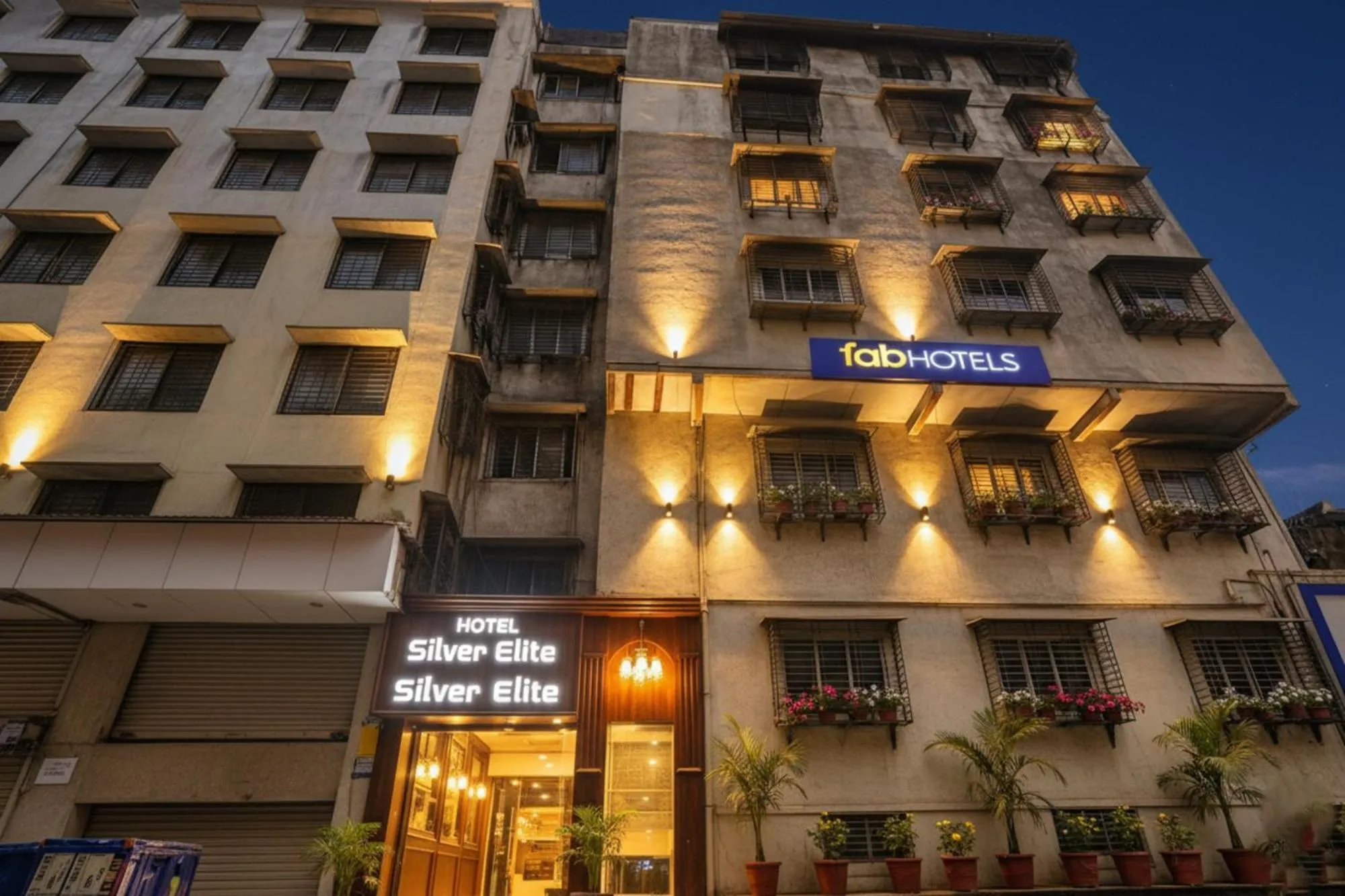 Facade/entrance in Via New Silver Elite