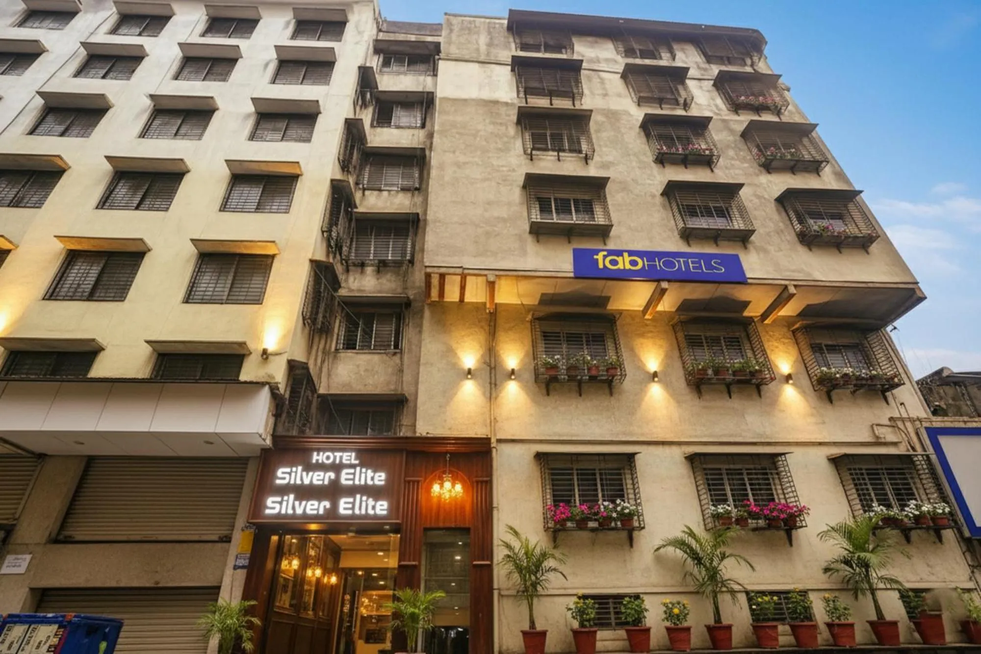 Facade/entrance in Via New Silver Elite