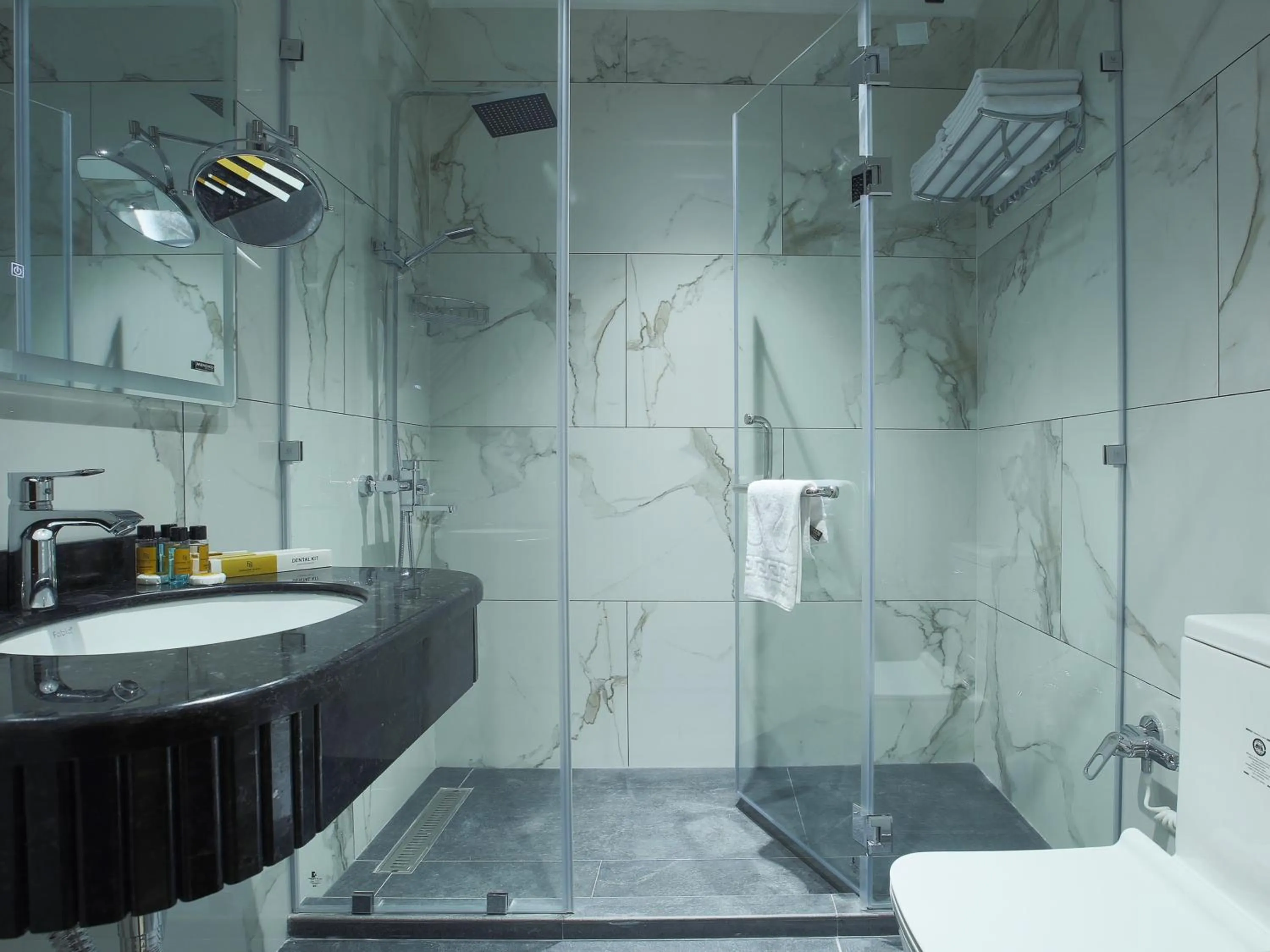 Bathroom in Paradise Plaza Luxury Hotel