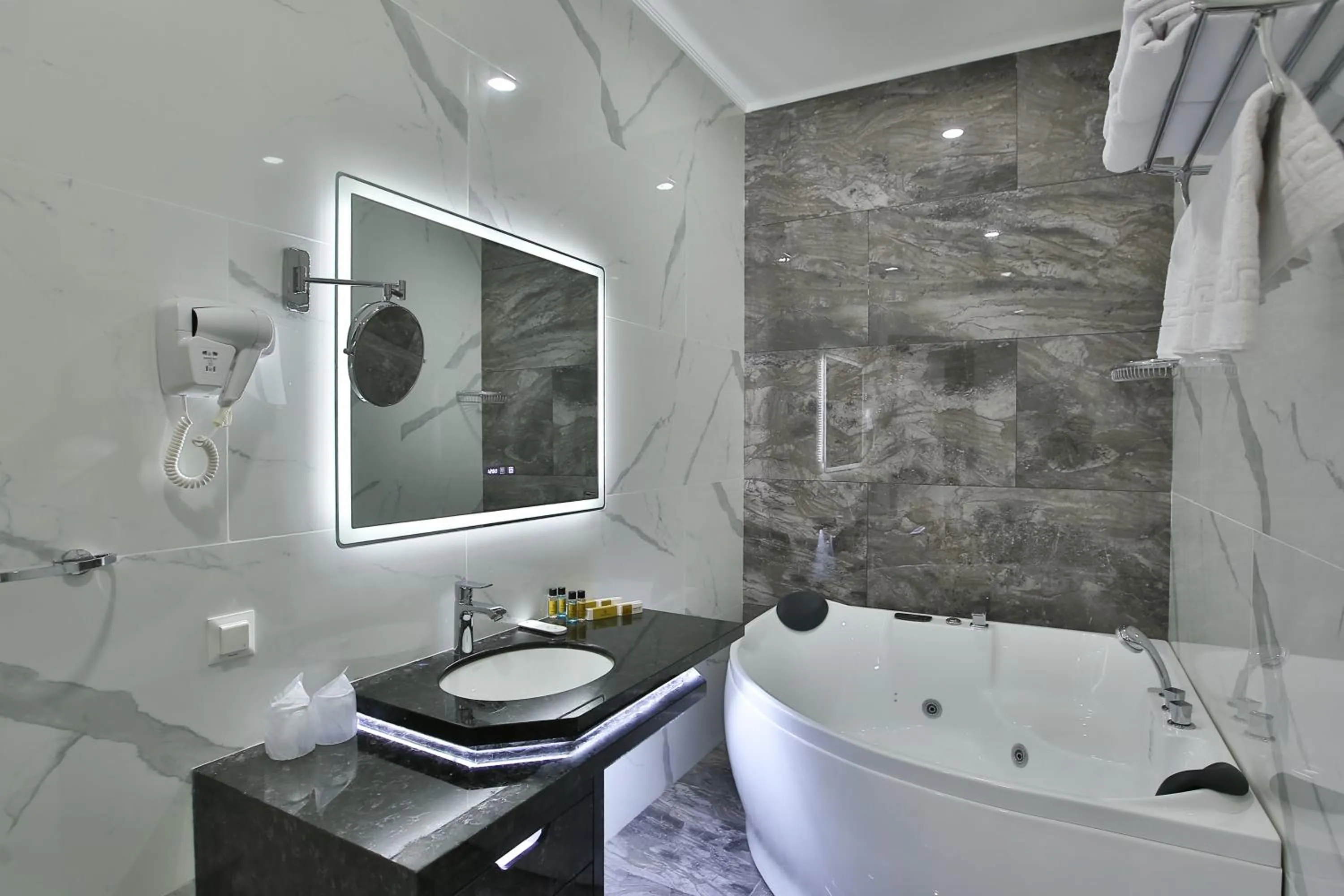 Paradise Plaza Luxury Hotel