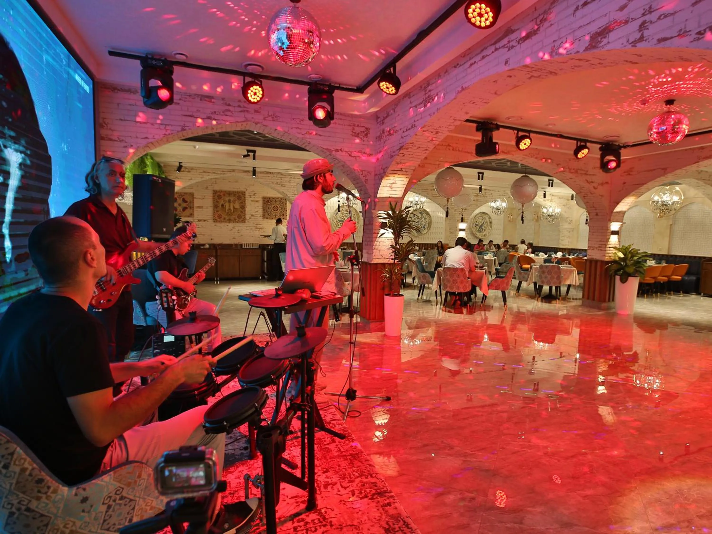 Restaurant/places to eat in Paradise Plaza Luxury Hotel