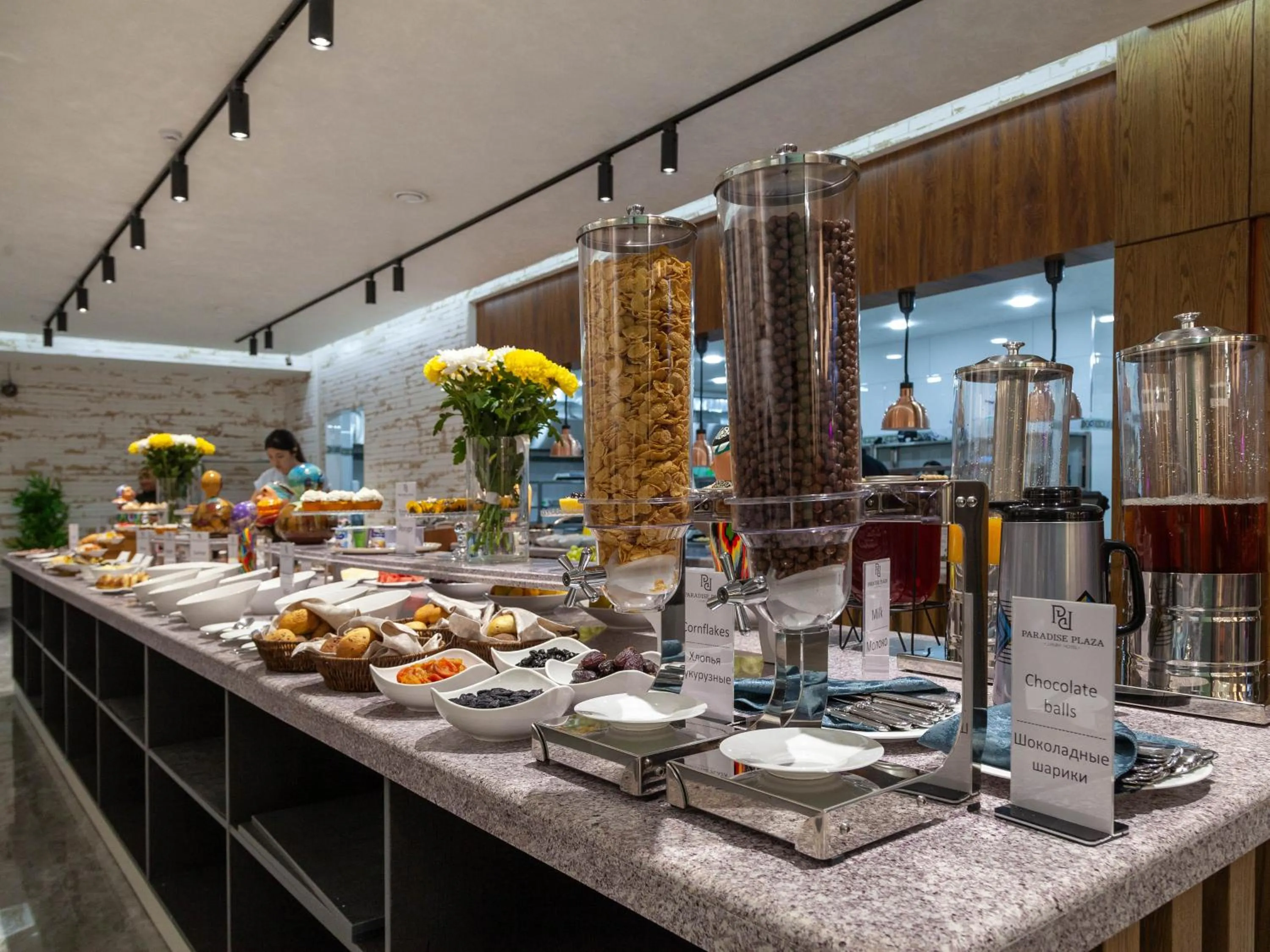 Restaurant/places to eat in Paradise Plaza Luxury Hotel