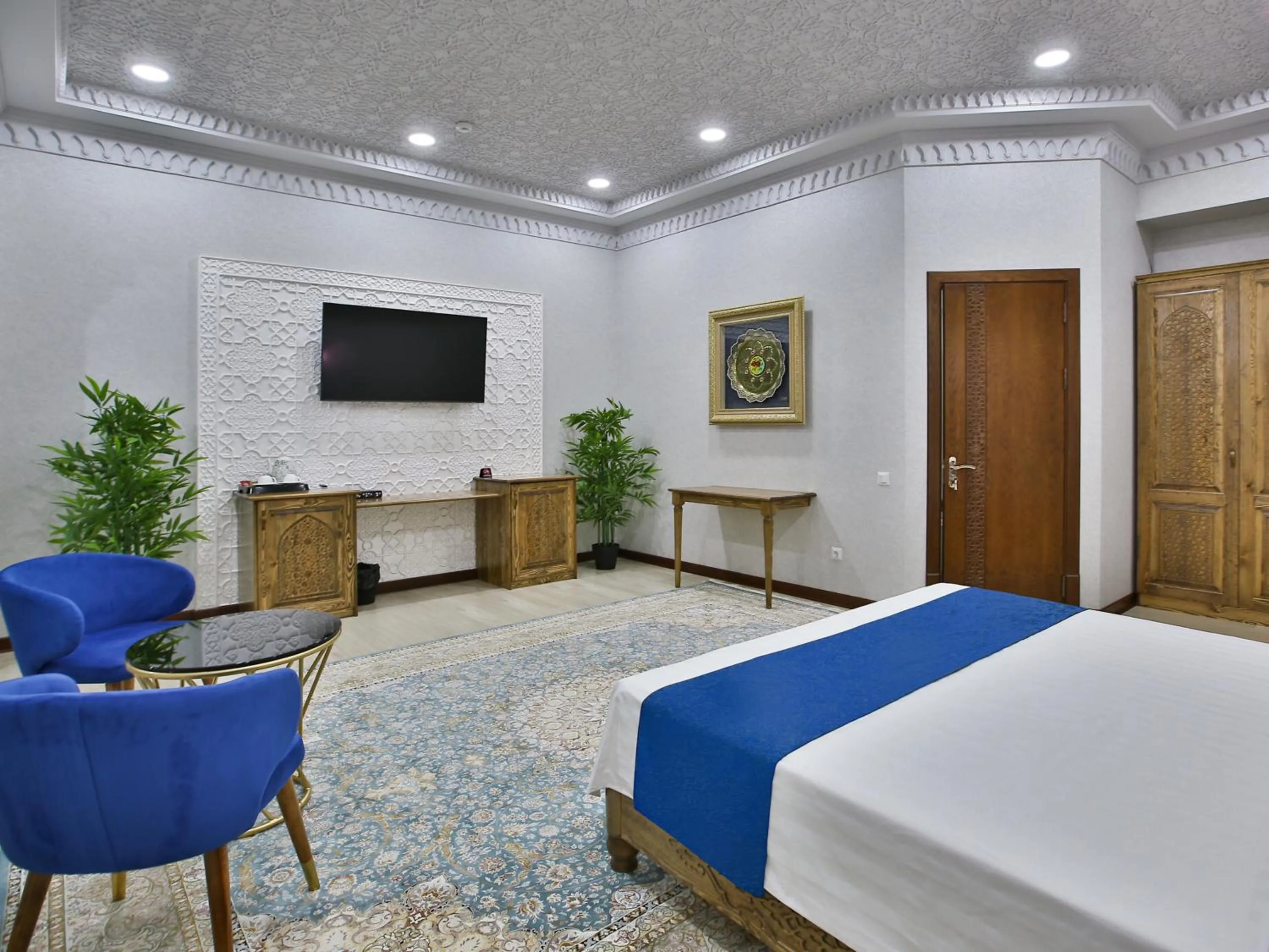 Photo of the whole room, Bed in Paradise Plaza Luxury Hotel