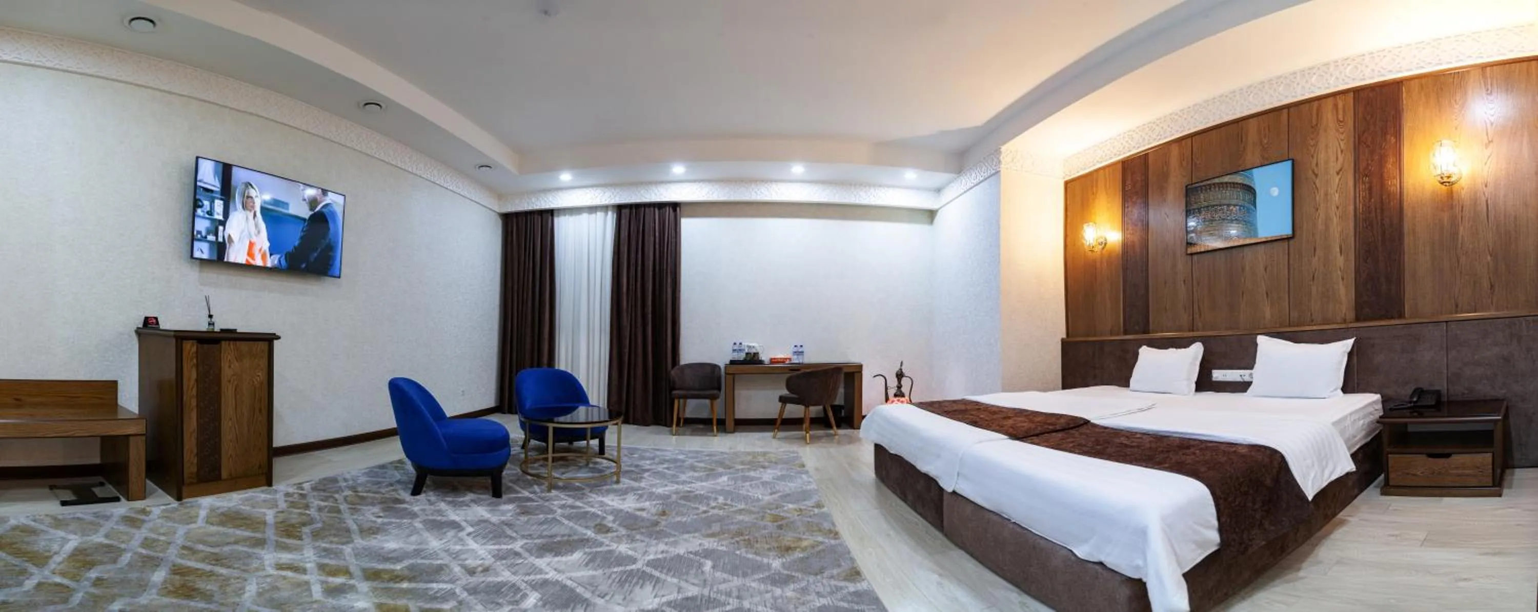 Bed in Paradise Plaza Luxury Hotel