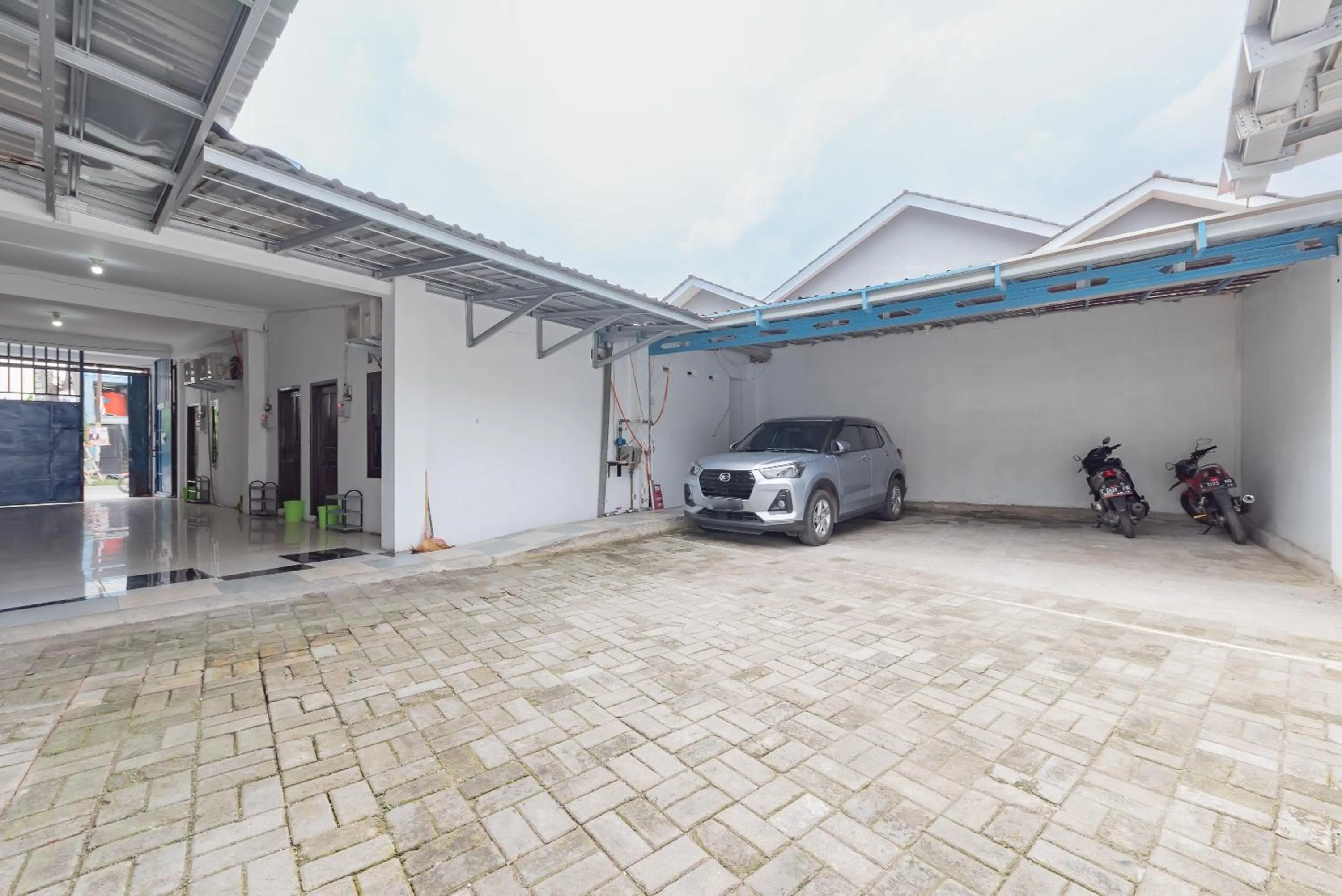 Parking in RedDoorz at Jalan Otista Karawang