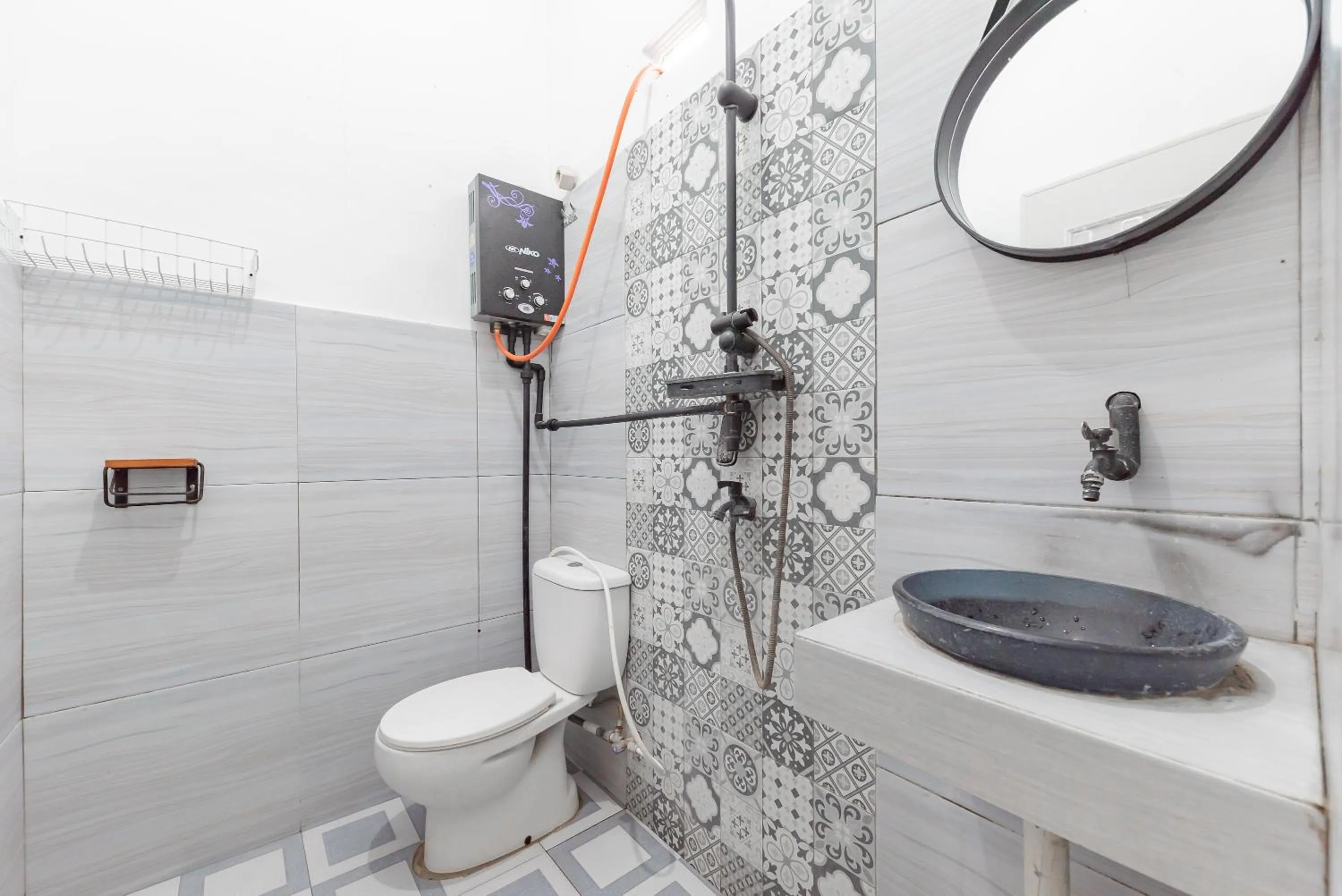 Bathroom in RedDoorz at Jalan Otista Karawang