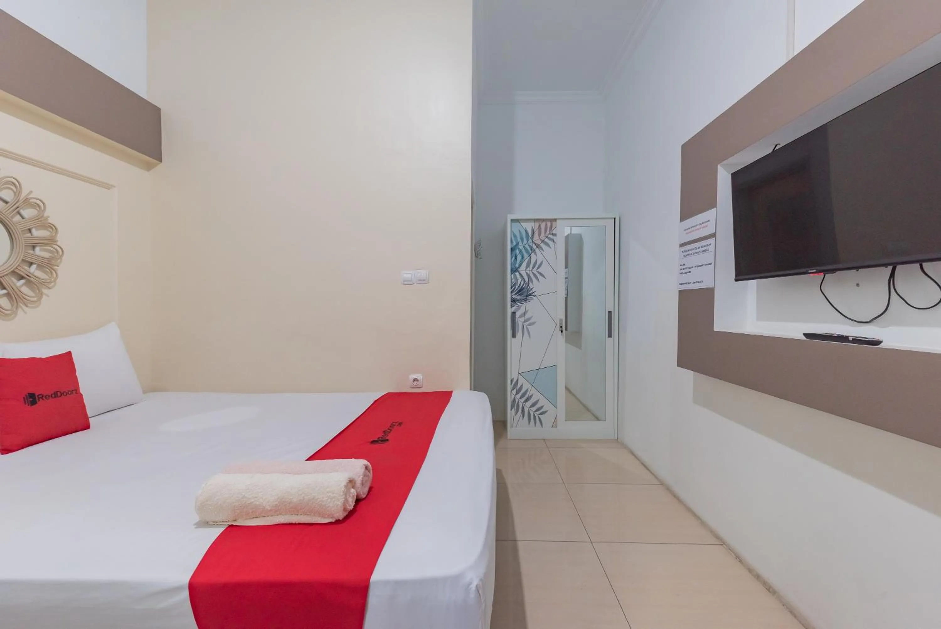 Bed in RedDoorz at Jalan Otista Karawang