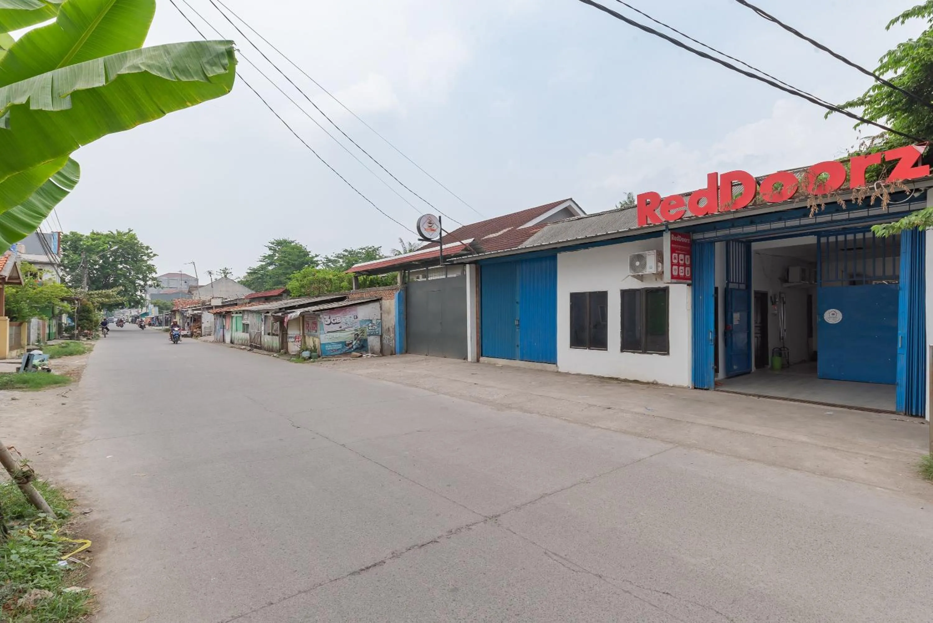 Property building in RedDoorz at Jalan Otista Karawang