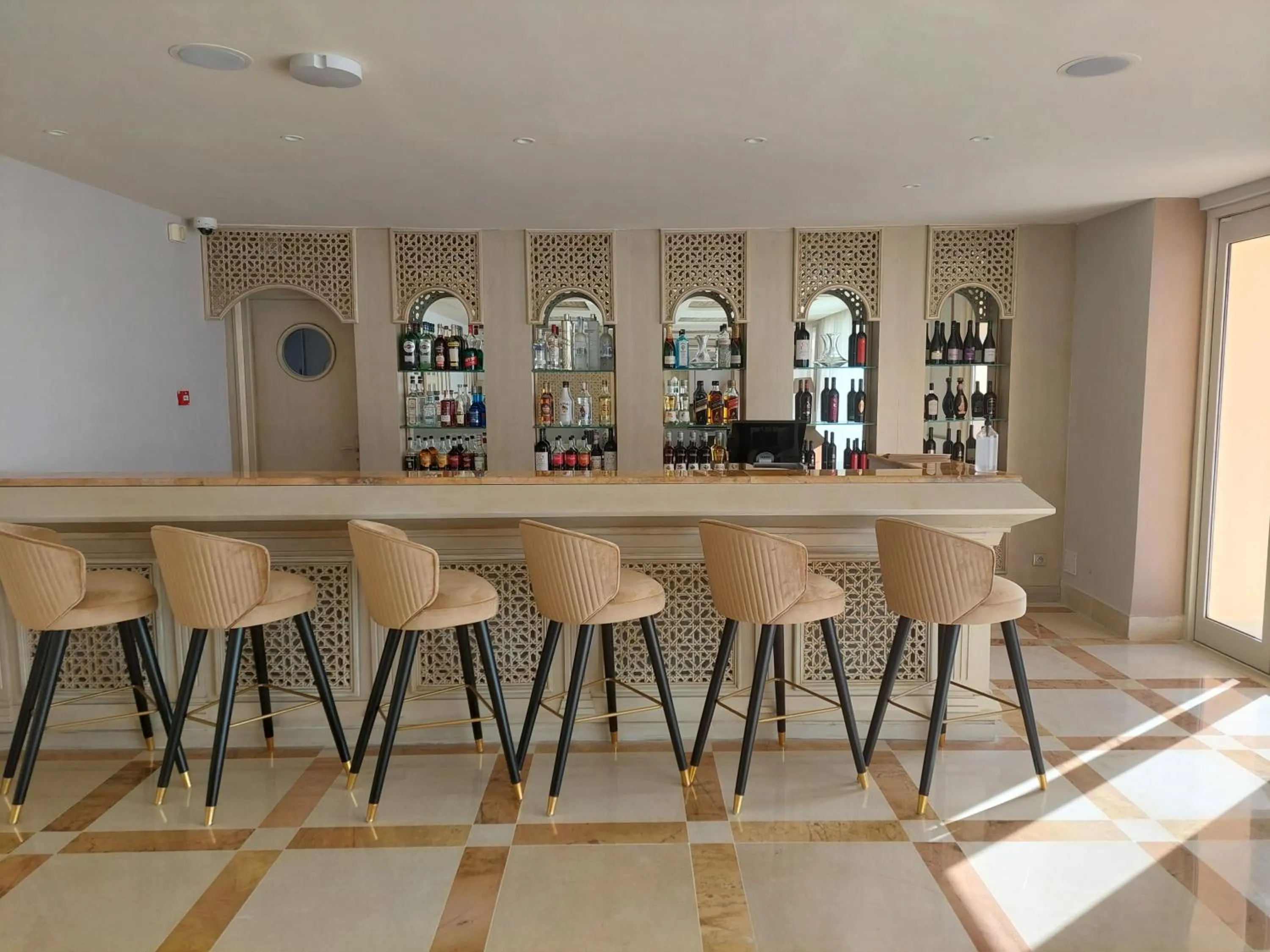 Lounge or bar in Royal Tulip Korbous Bay Thalasso & Springs