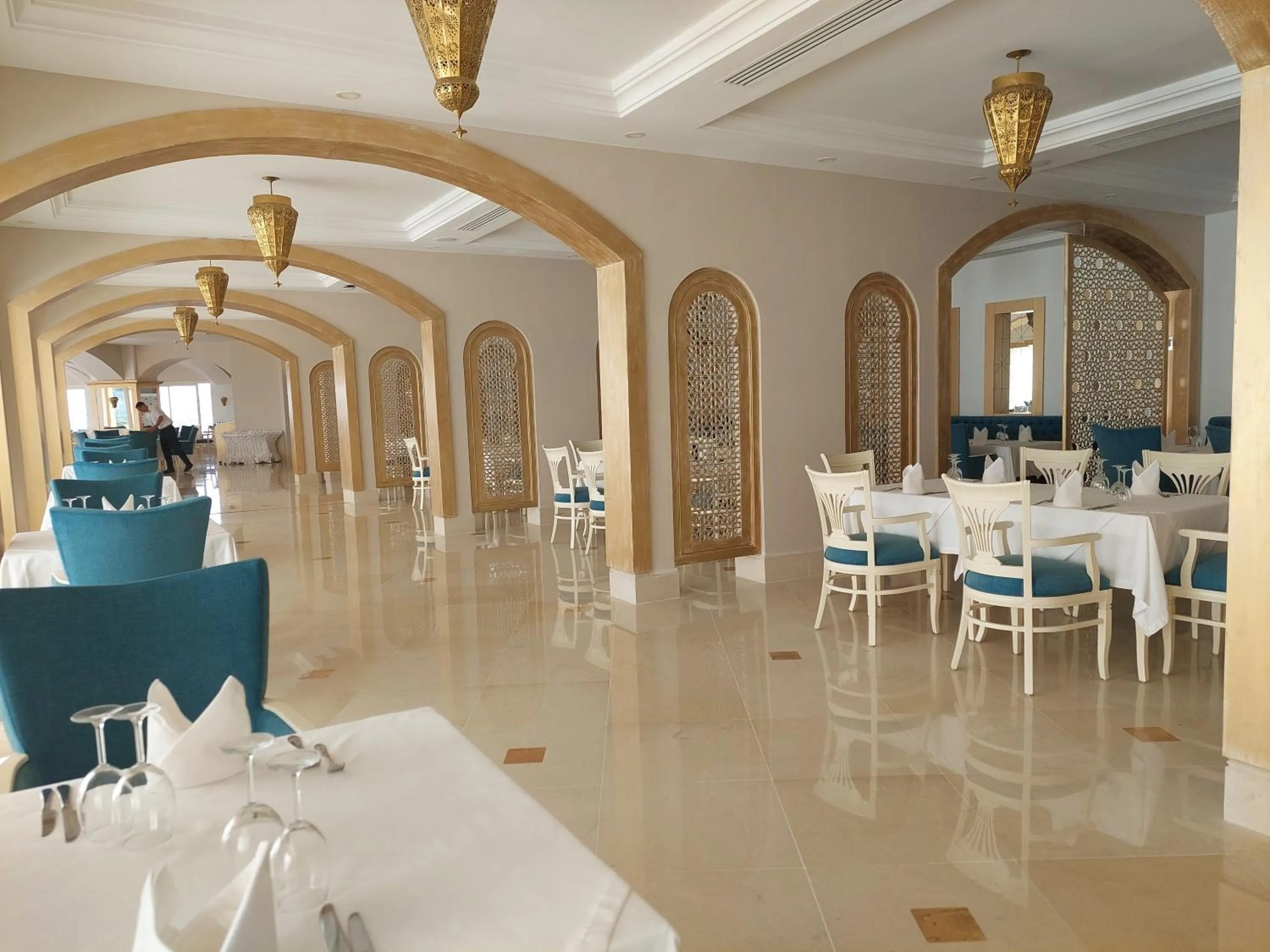 Restaurant/places to eat in Royal Tulip Korbous Bay Thalasso & Springs