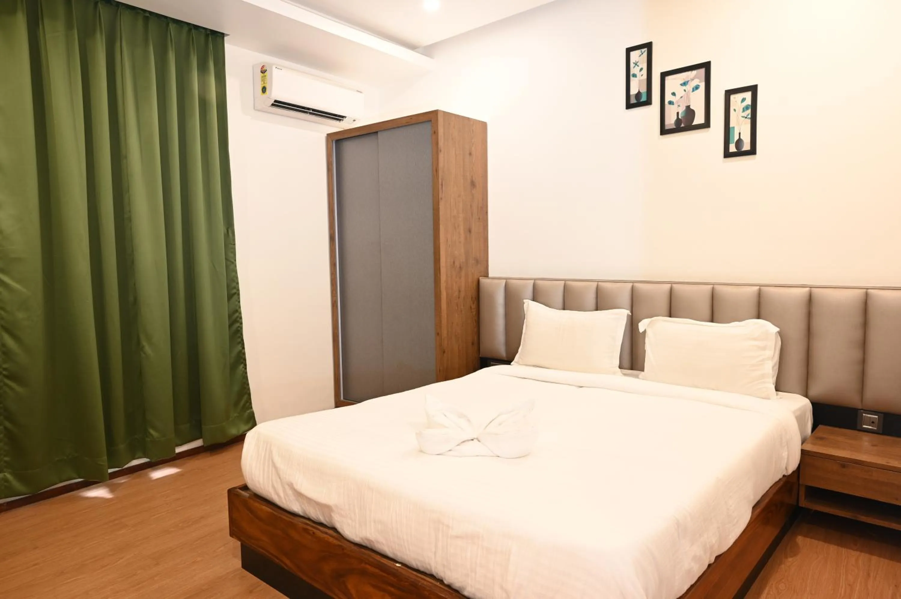 Bed in Sonnesta Grand