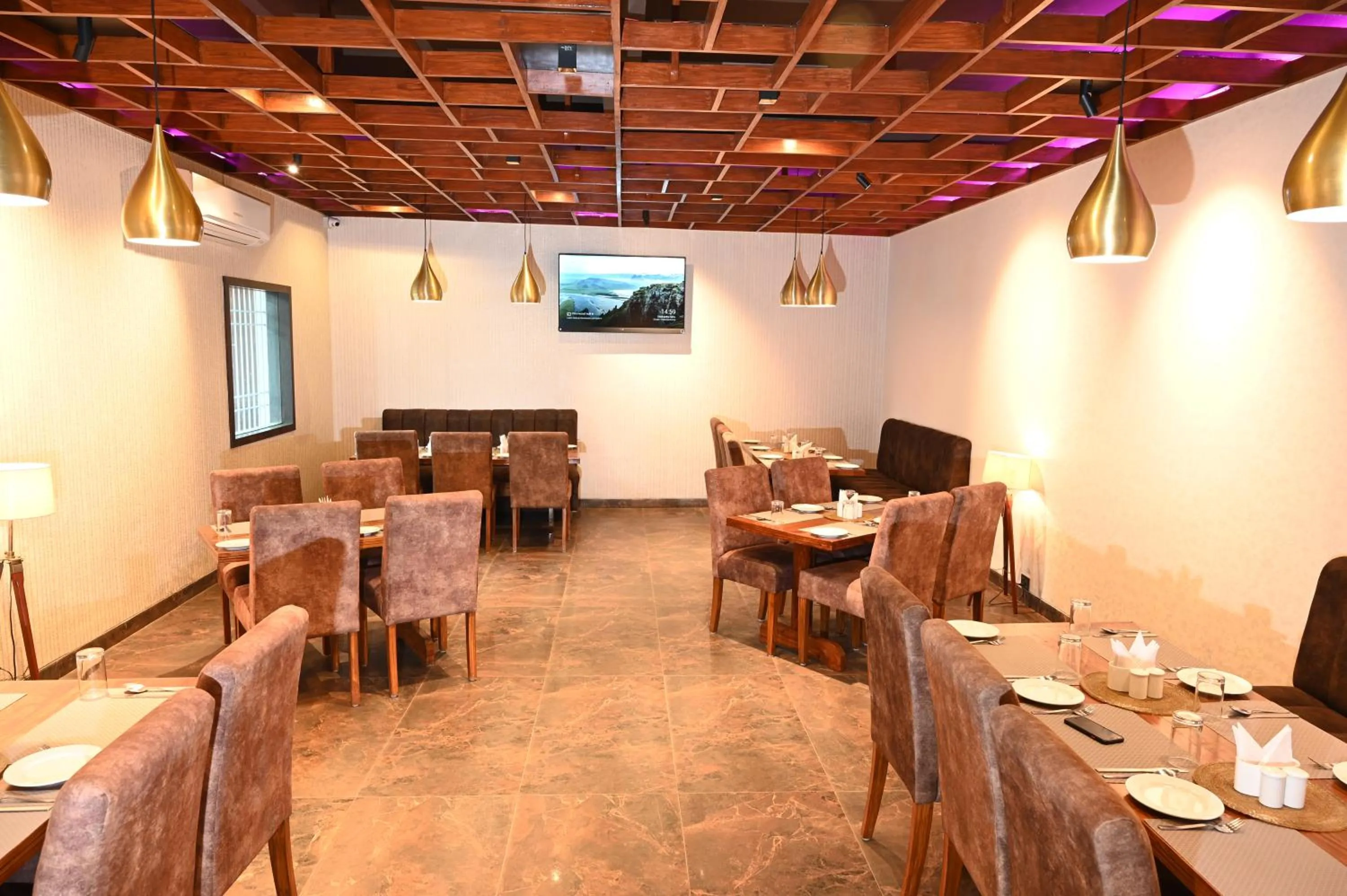 Restaurant/places to eat in Sonnesta Grand