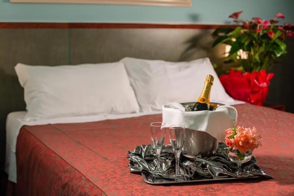 Bed in Hotel & Loisir Le Ruote