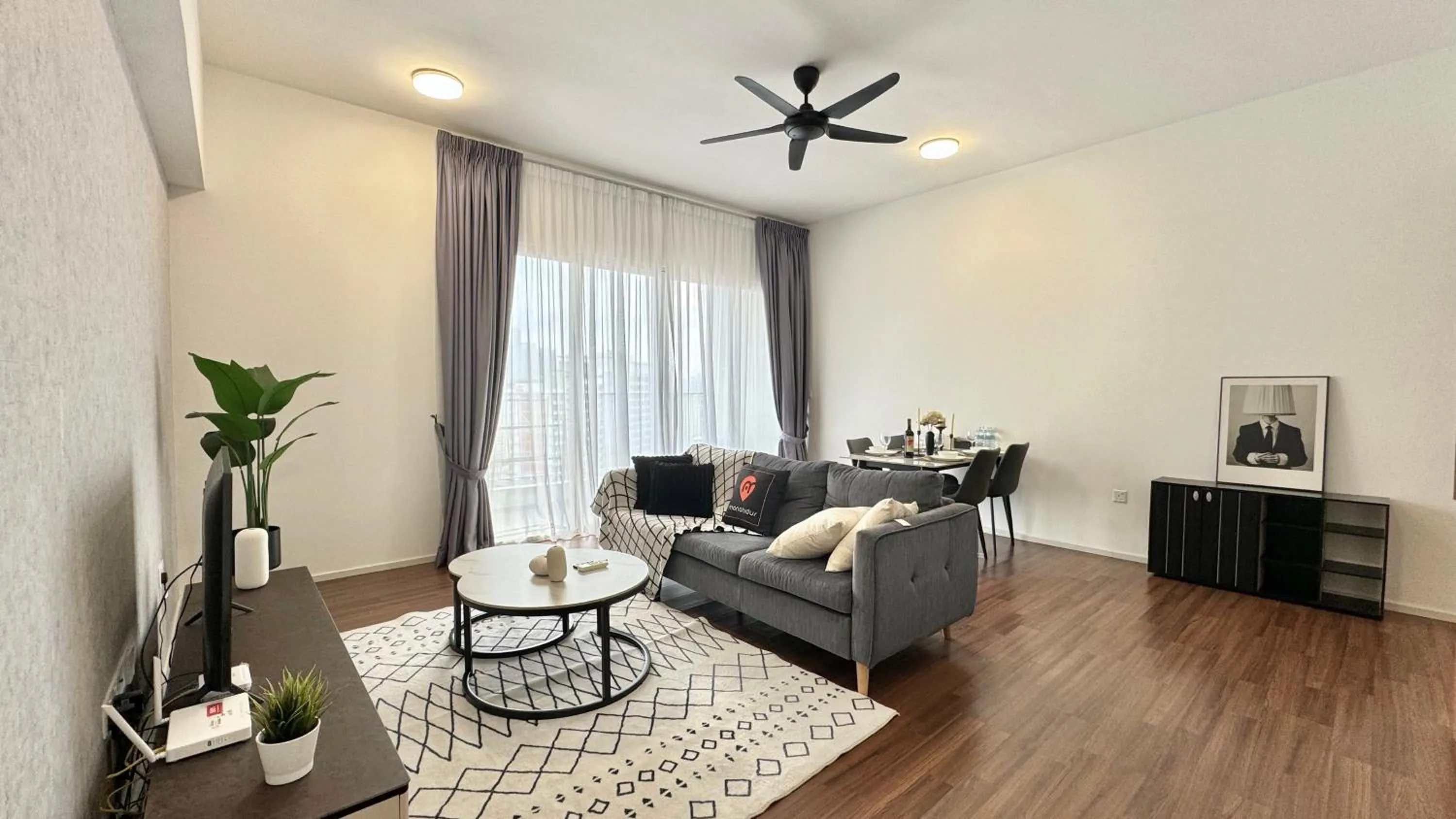 Living room in UNA Serviced Apartment by manatidur