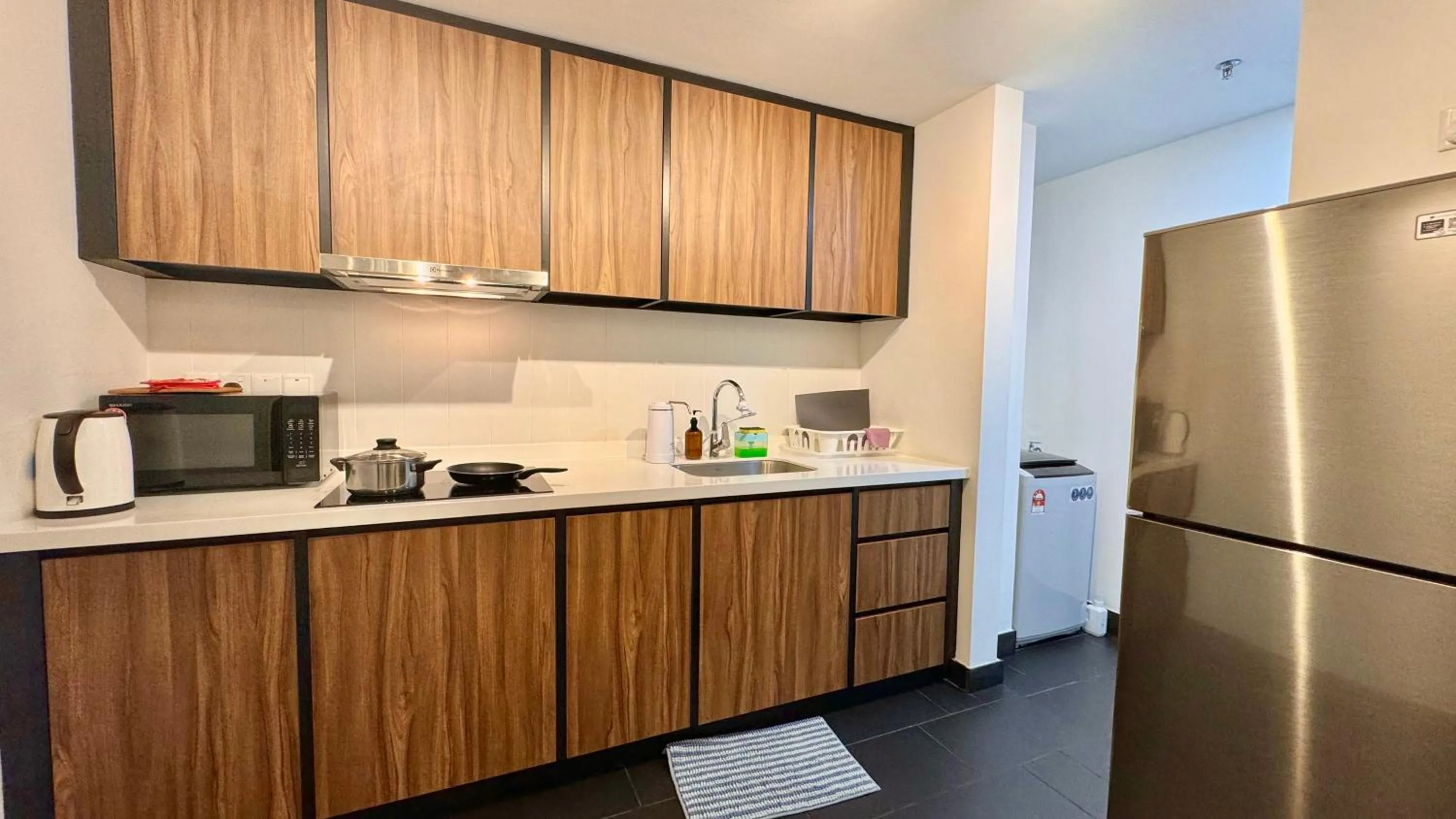 Coffee/tea facilities in UNA Serviced Apartment by manatidur