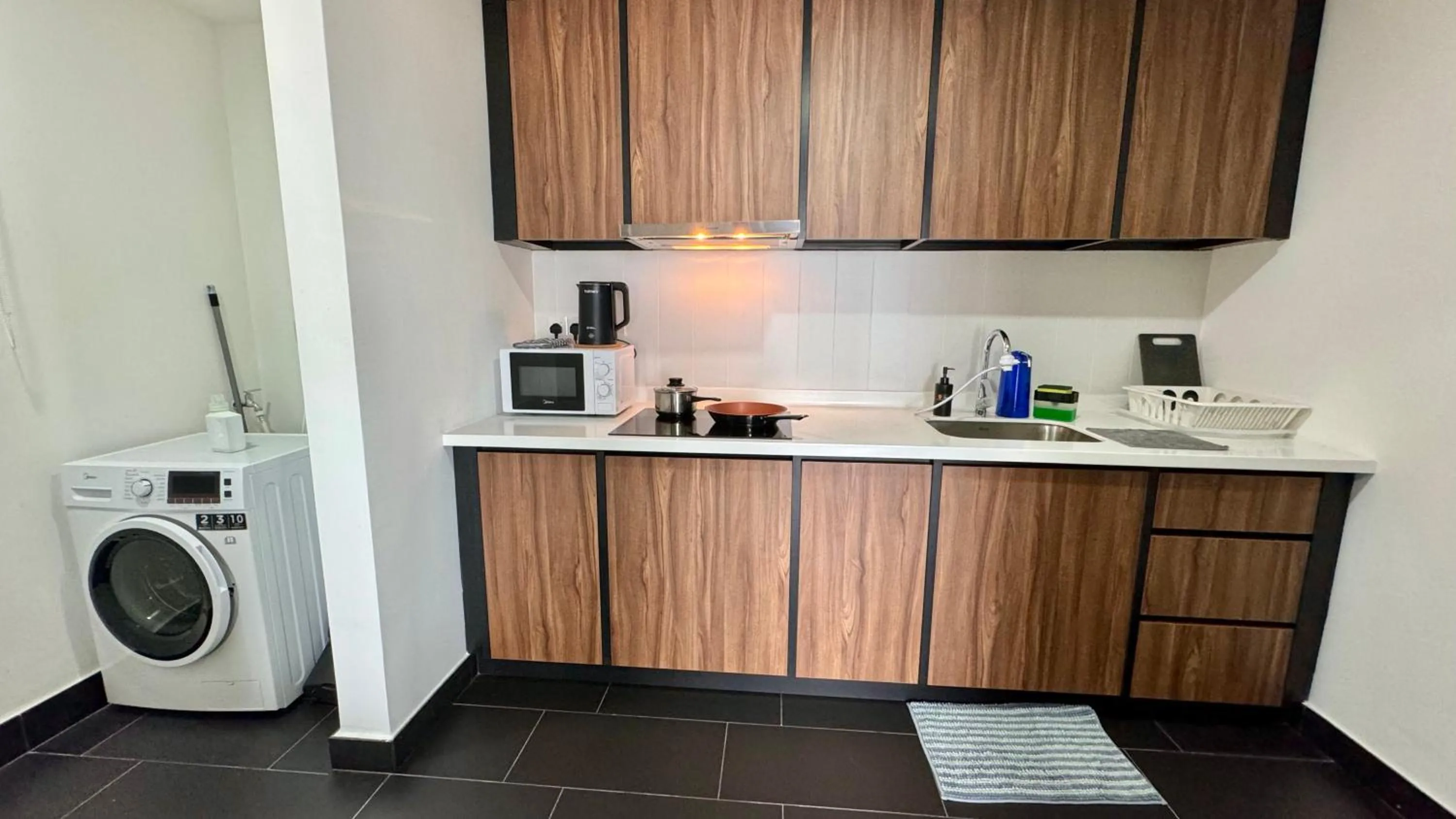 Kitchen or kitchenette in UNA Serviced Apartment by manatidur