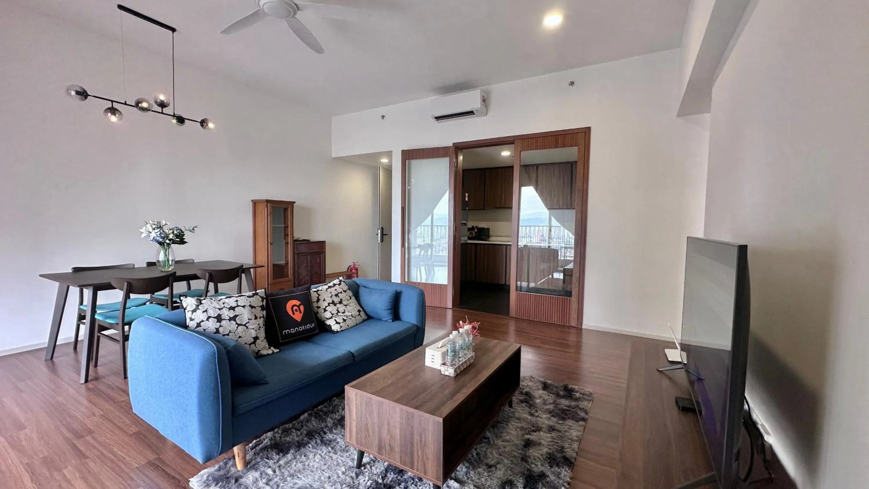Living room in UNA Serviced Apartment by manatidur