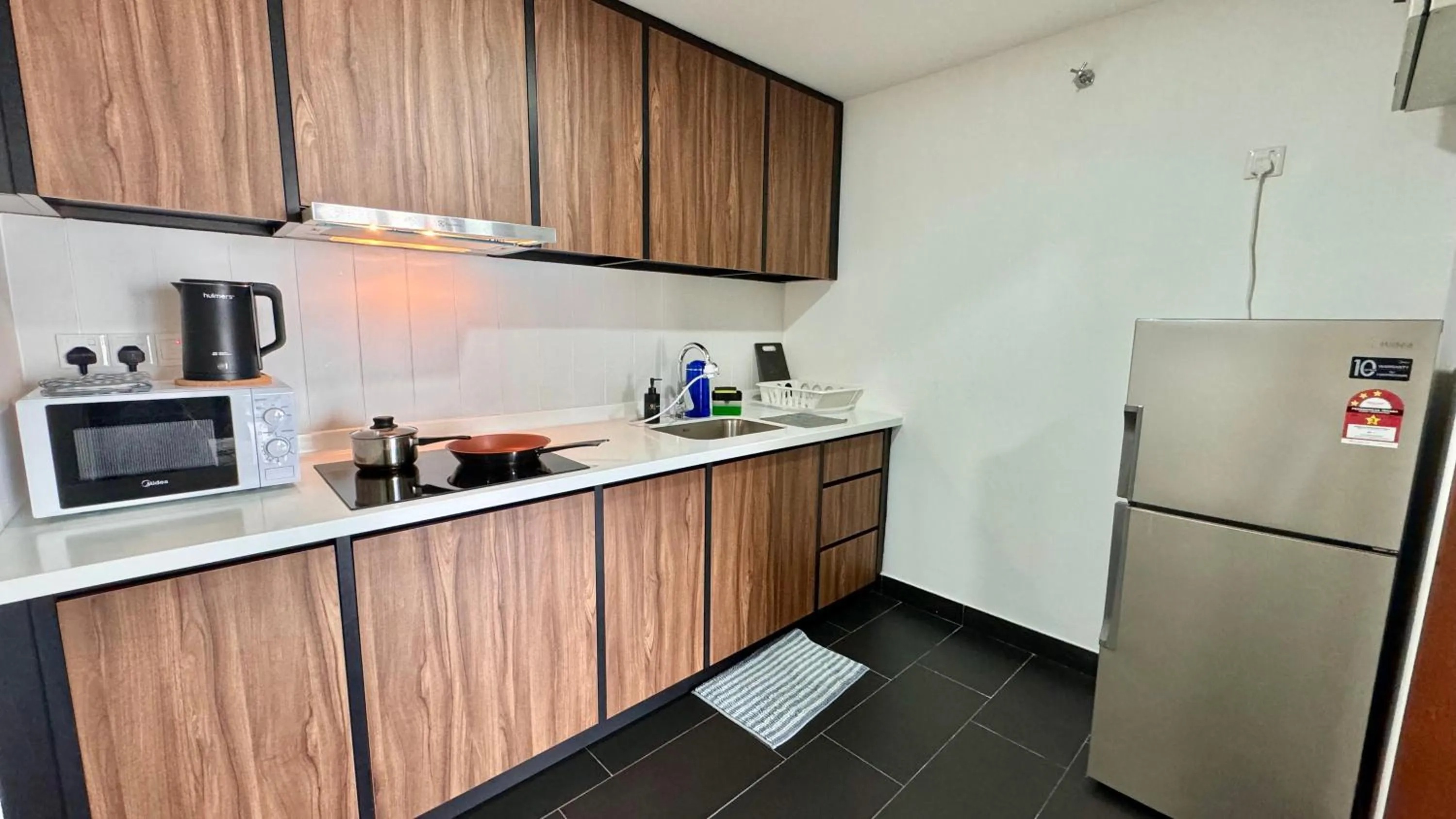 Kitchen or kitchenette in UNA Serviced Apartment by manatidur