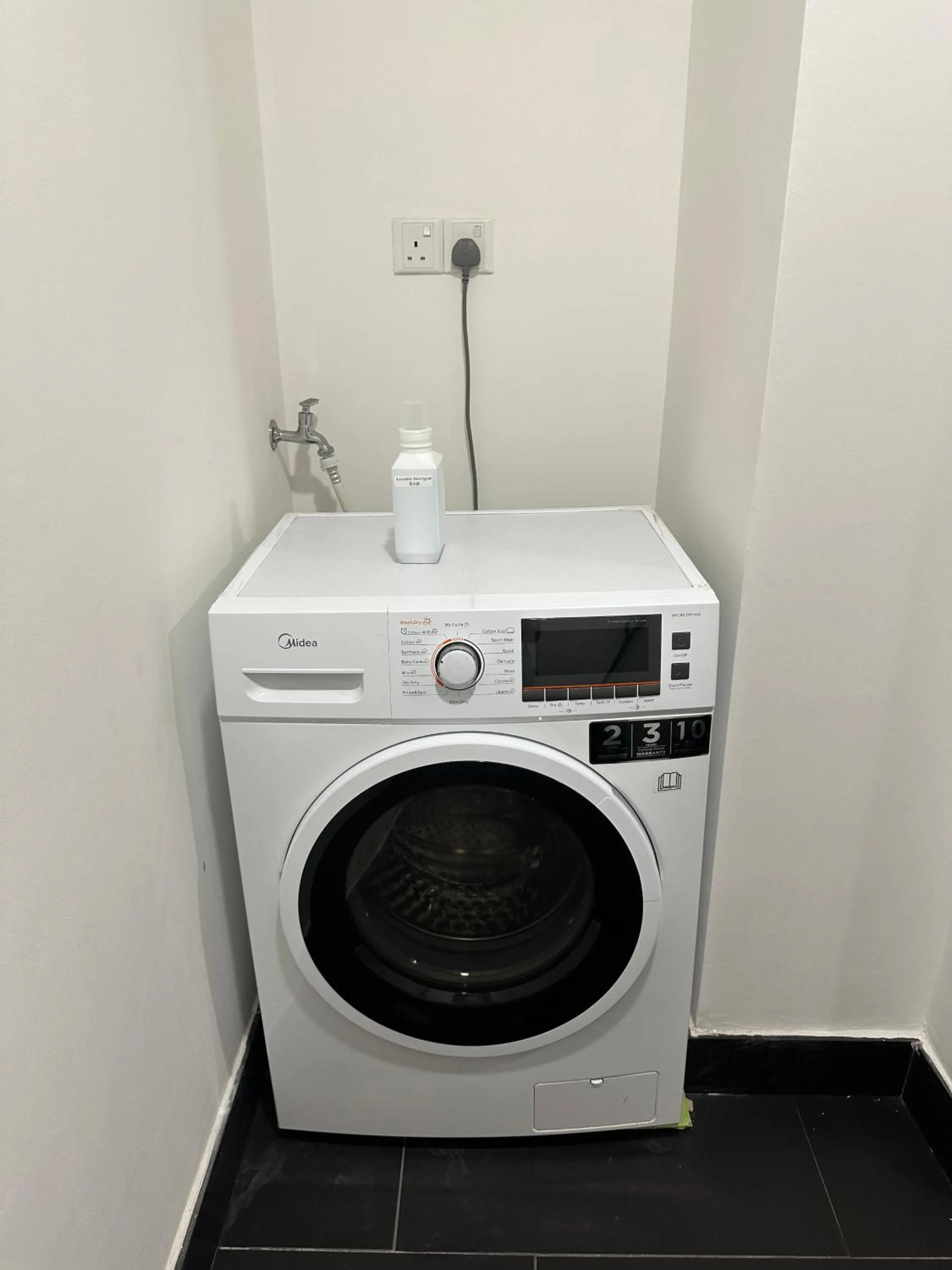 Balcony/Terrace in UNA Serviced Apartment by manatidur