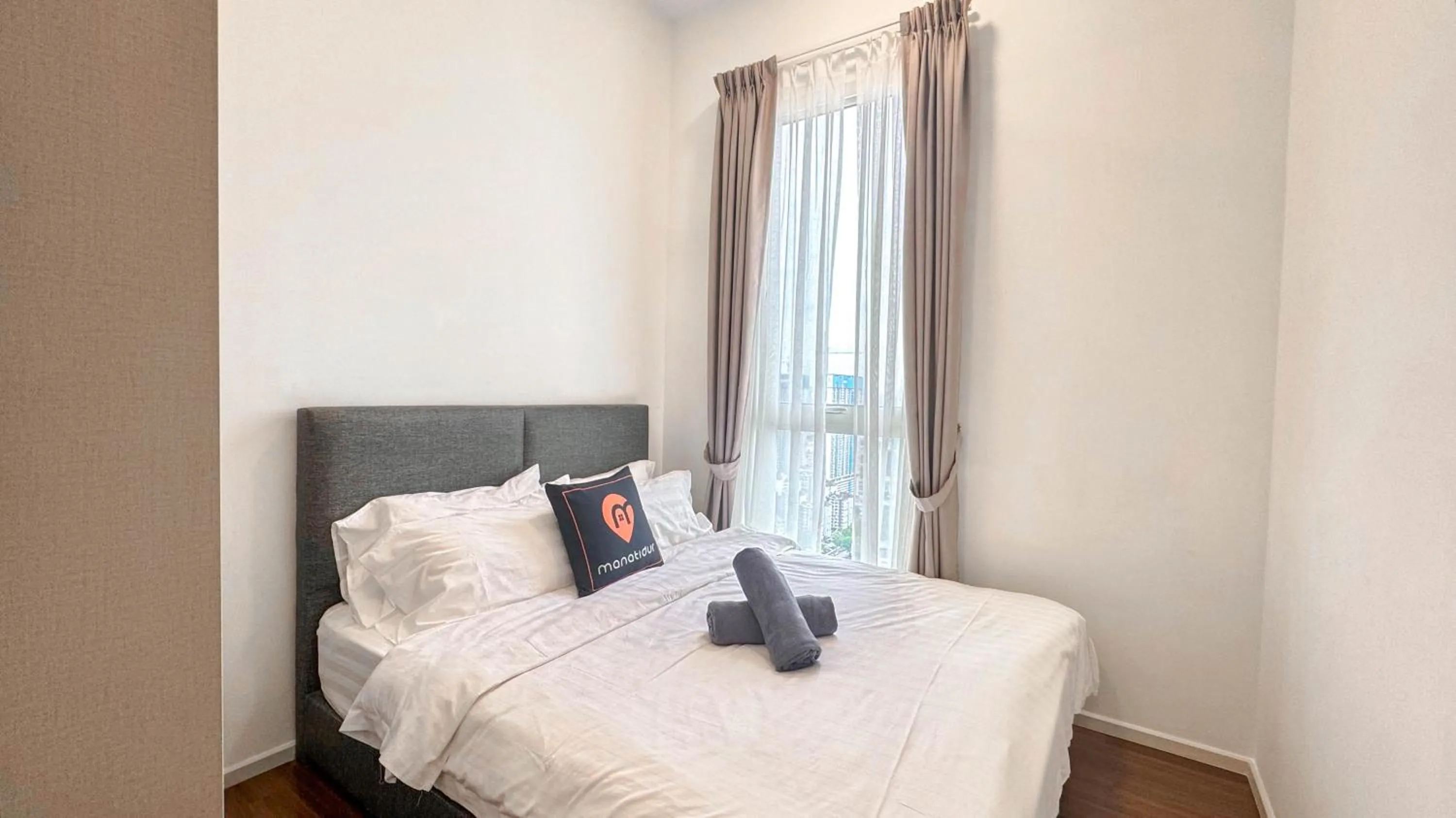 Bed in UNA Serviced Apartment by manatidur