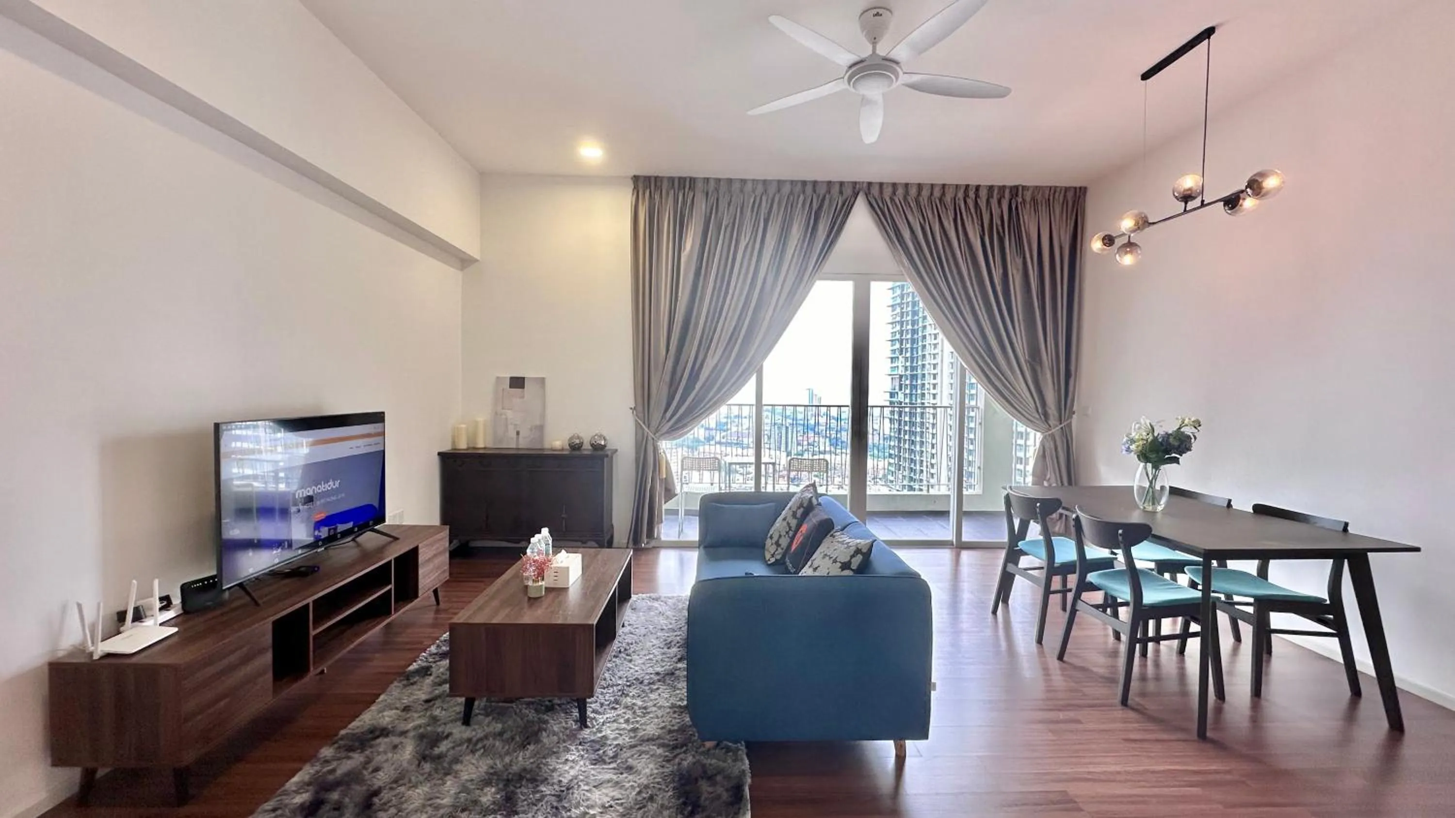 Living room in UNA Serviced Apartment by manatidur