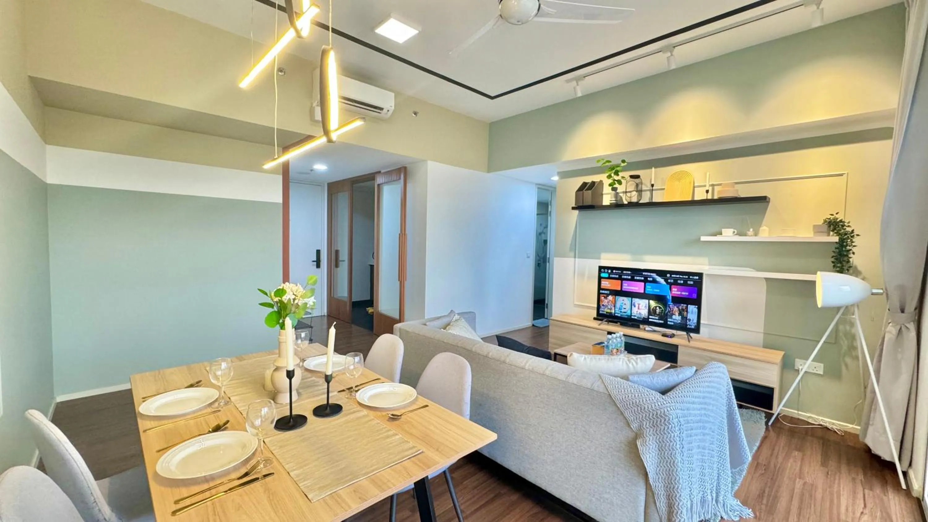 Living room in UNA Serviced Apartment by manatidur