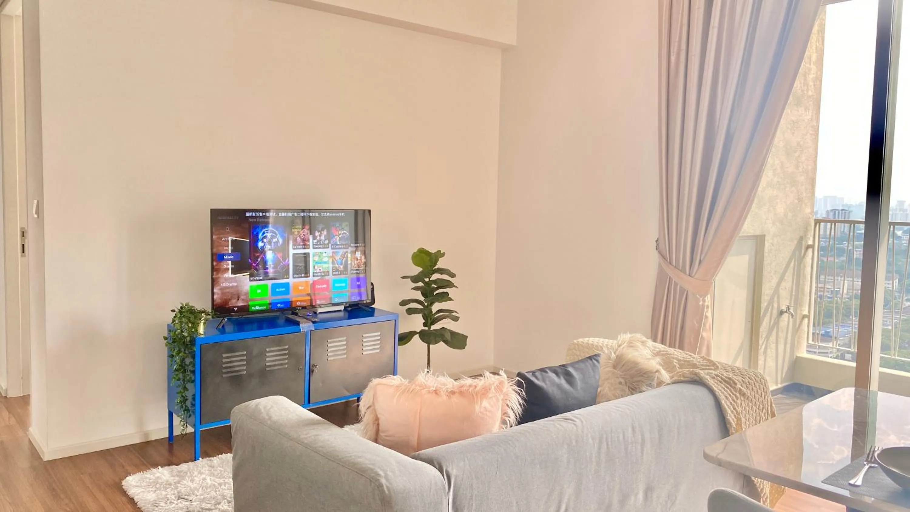 Living room in UNA Serviced Apartment by manatidur