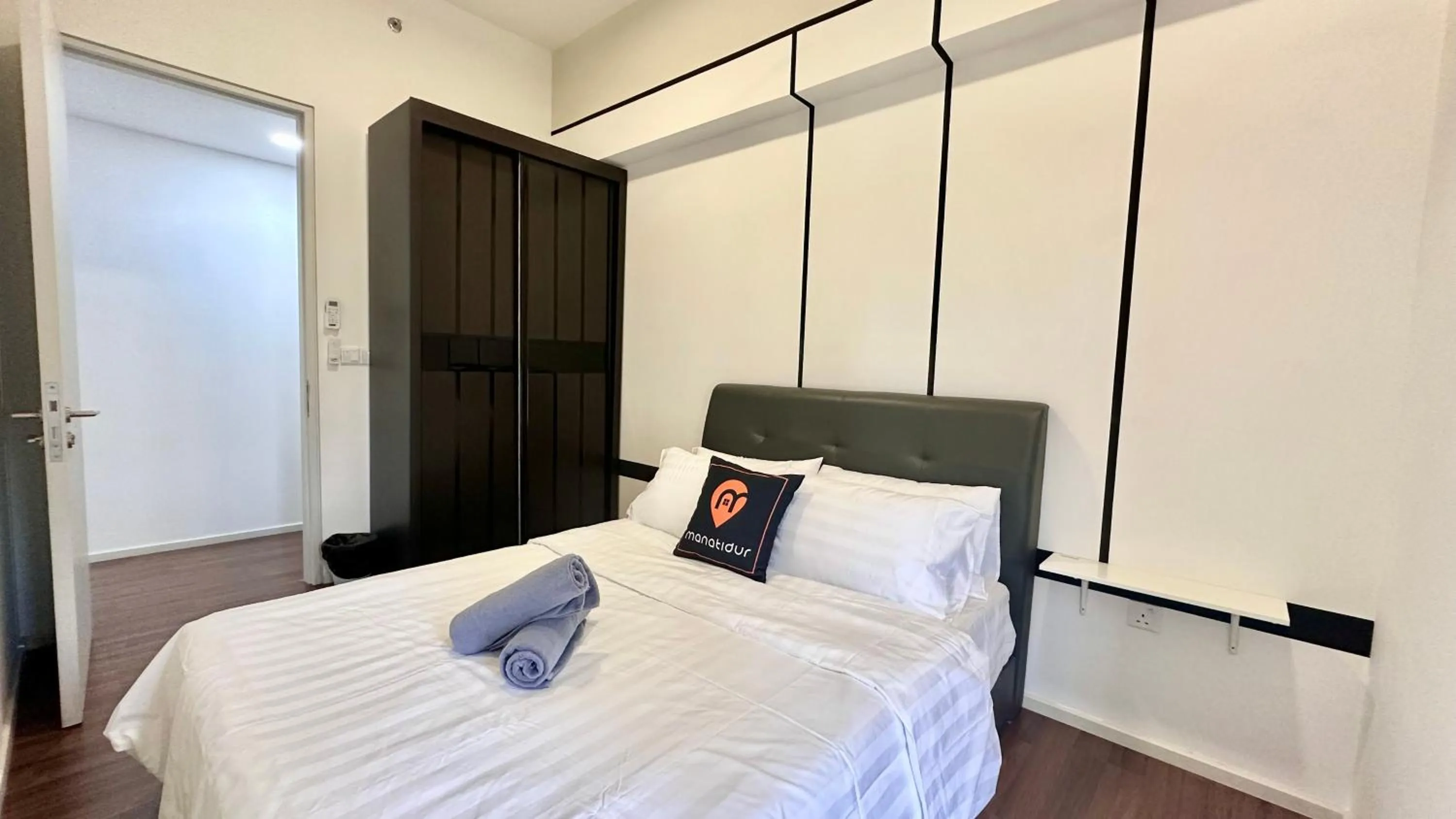 Bedroom, Bed in UNA Serviced Apartment by manatidur