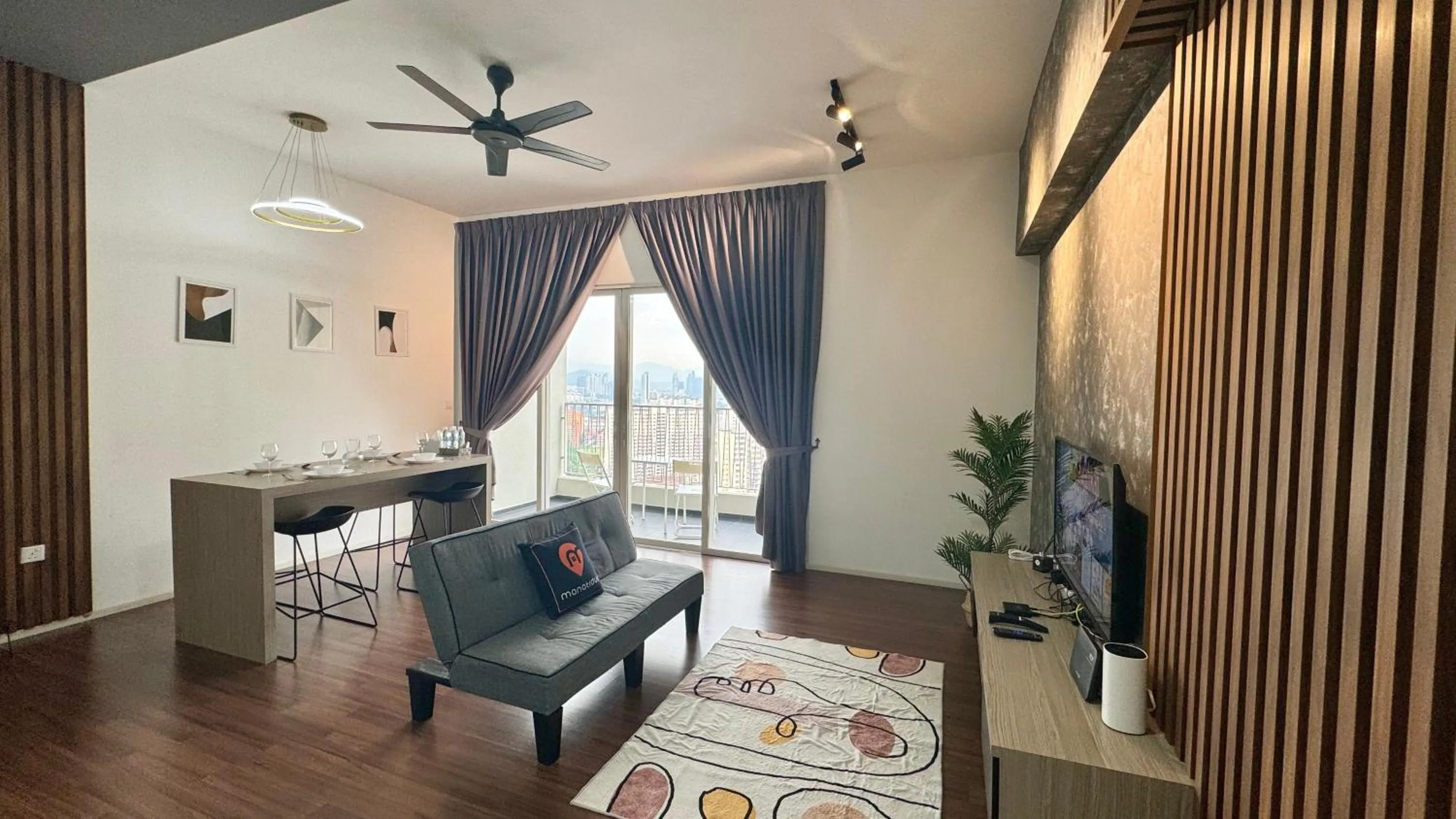 Living room in UNA Serviced Apartment by manatidur