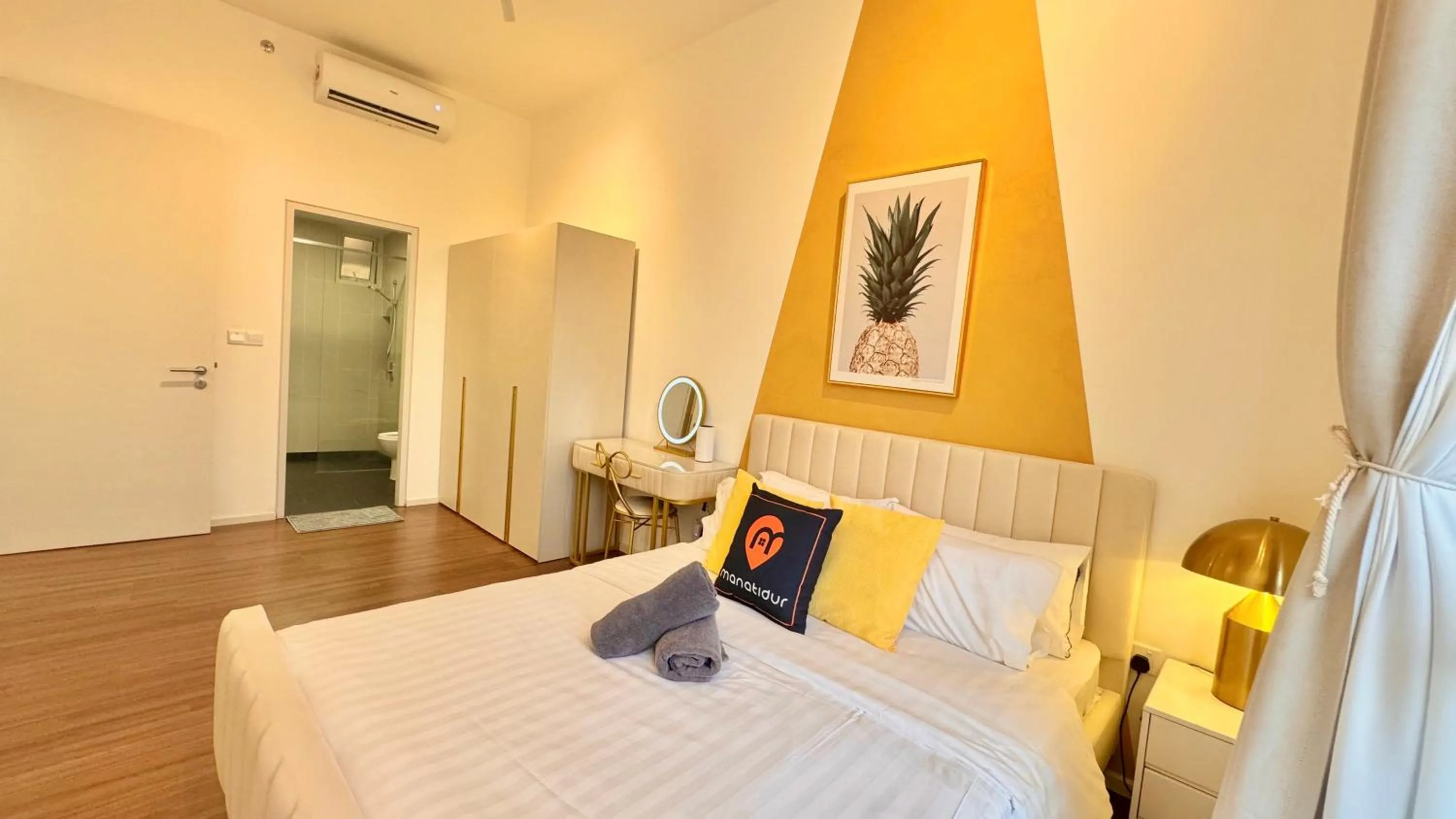 Bedroom, Bed in UNA Serviced Apartment by manatidur