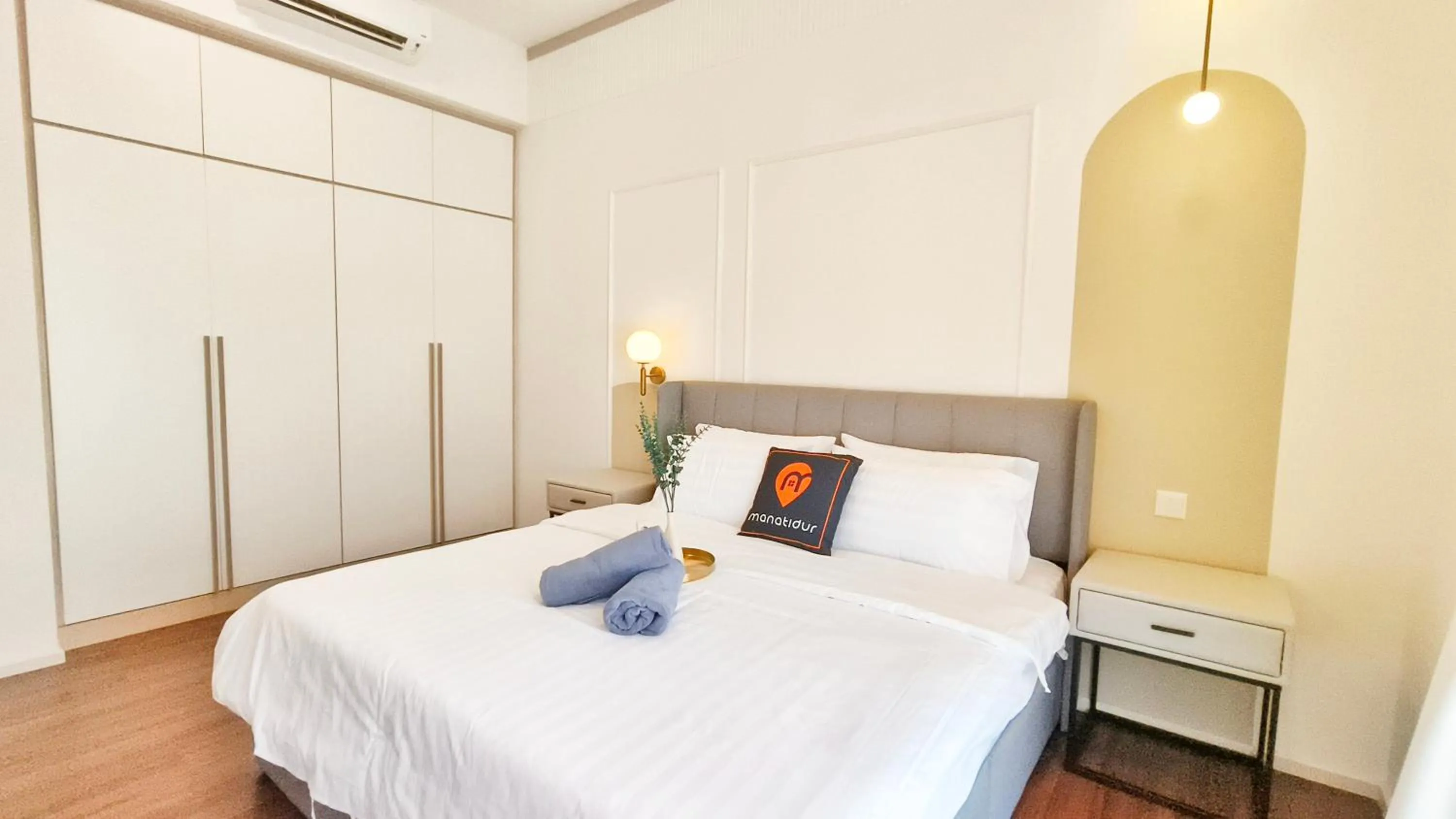 Bedroom, Bed in UNA Serviced Apartment by manatidur