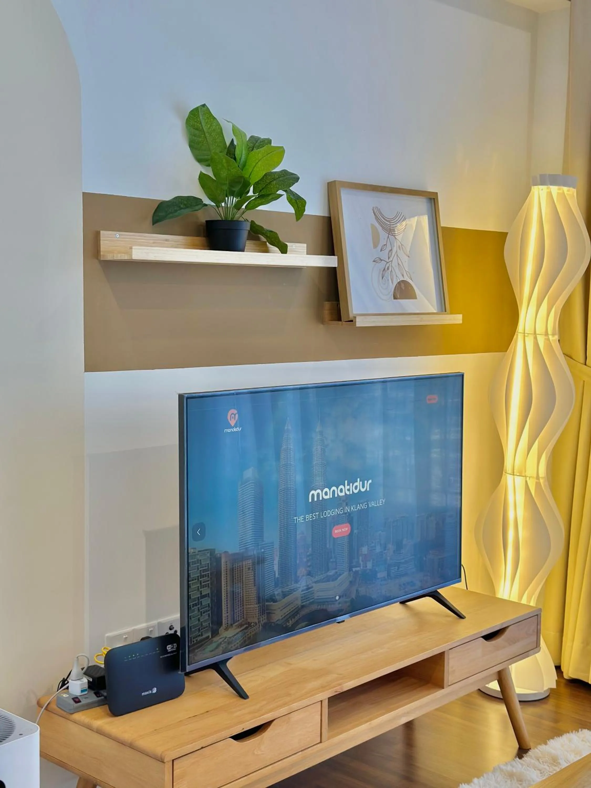 Communal lounge/ TV room in UNA Serviced Apartment by manatidur