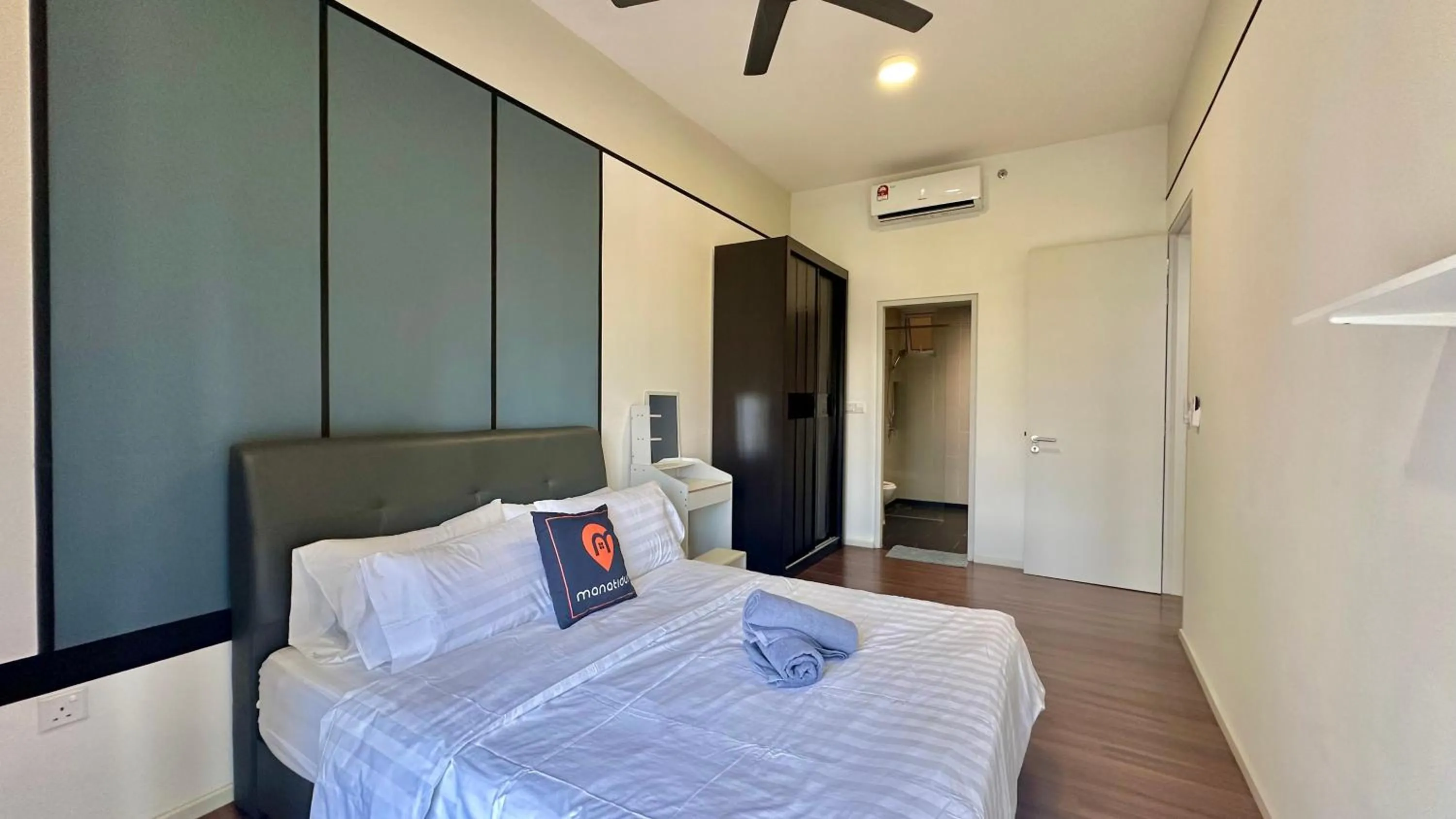 Bedroom, Bed in UNA Serviced Apartment by manatidur