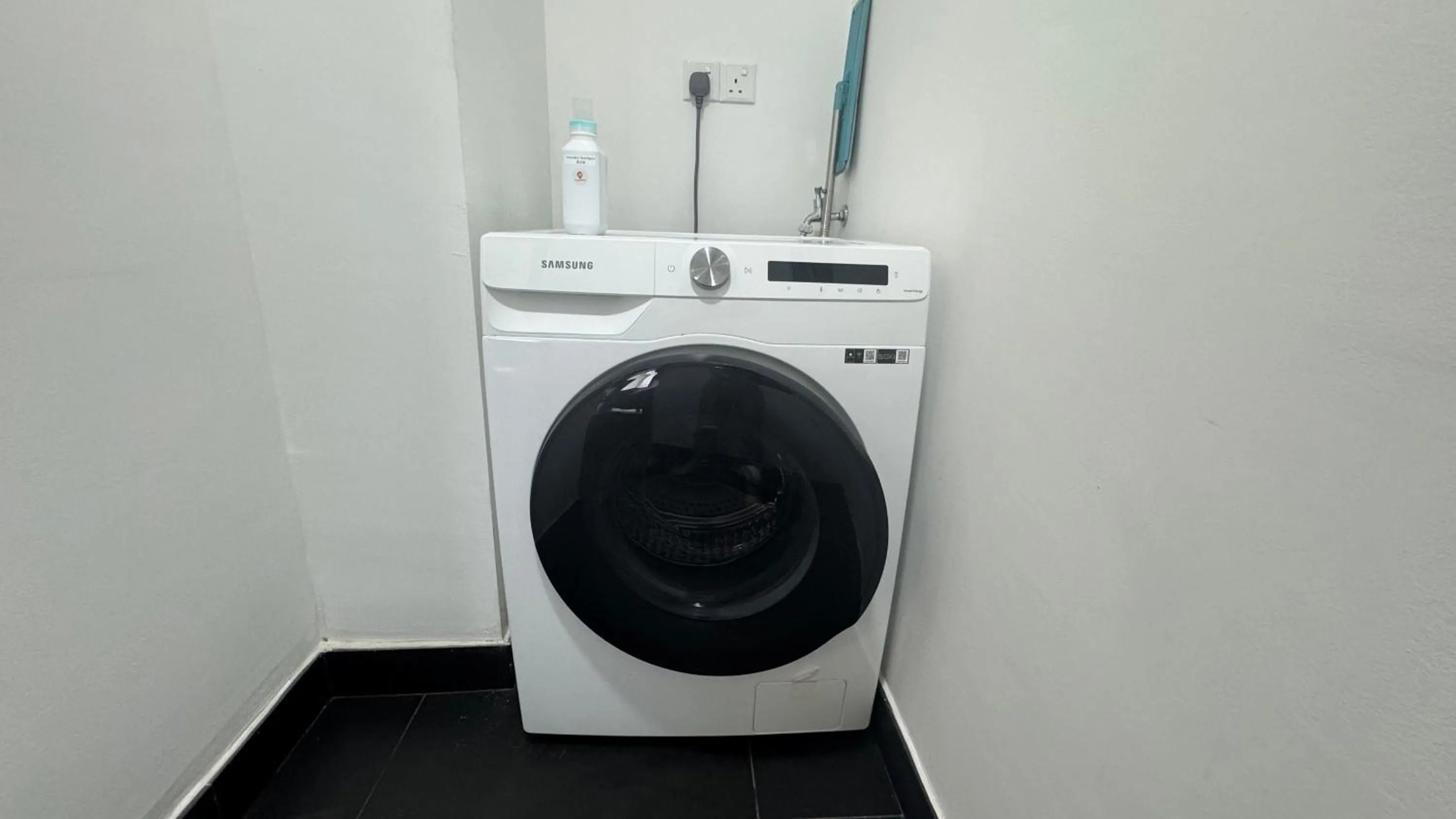 laundry in UNA Serviced Apartment by manatidur
