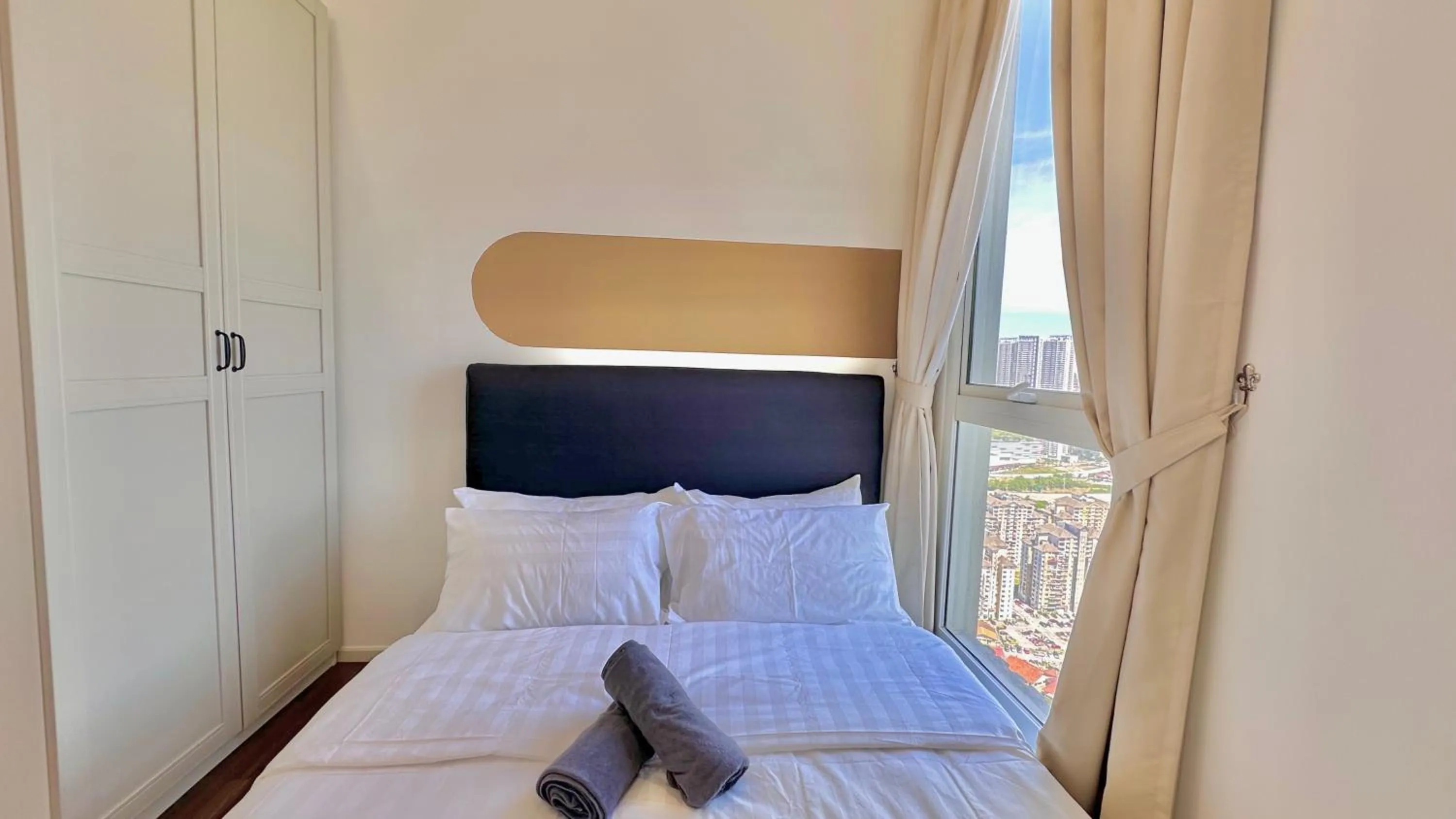 Bedroom, Bed in UNA Serviced Apartment by manatidur