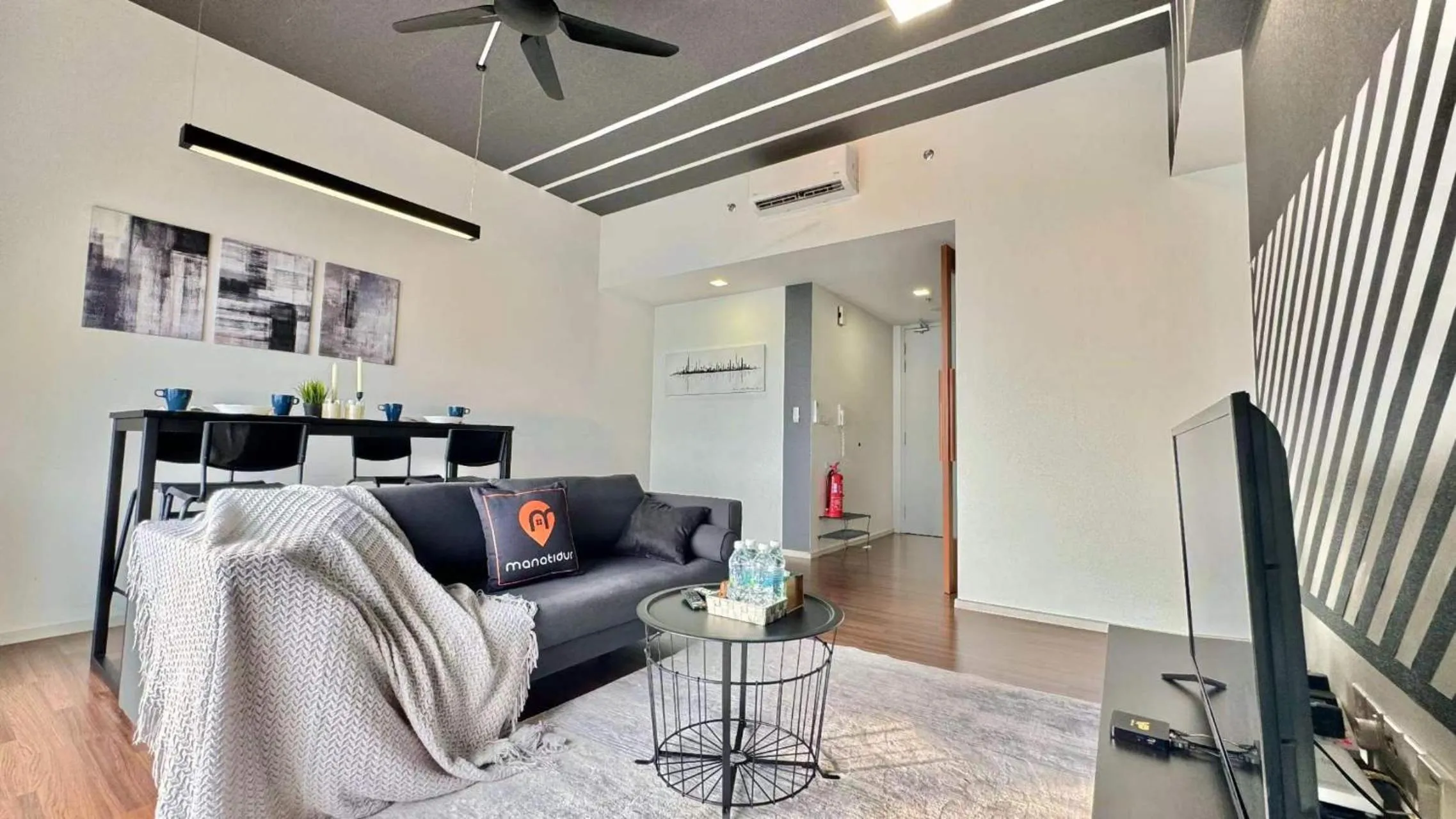 Living room in UNA Serviced Apartment by manatidur