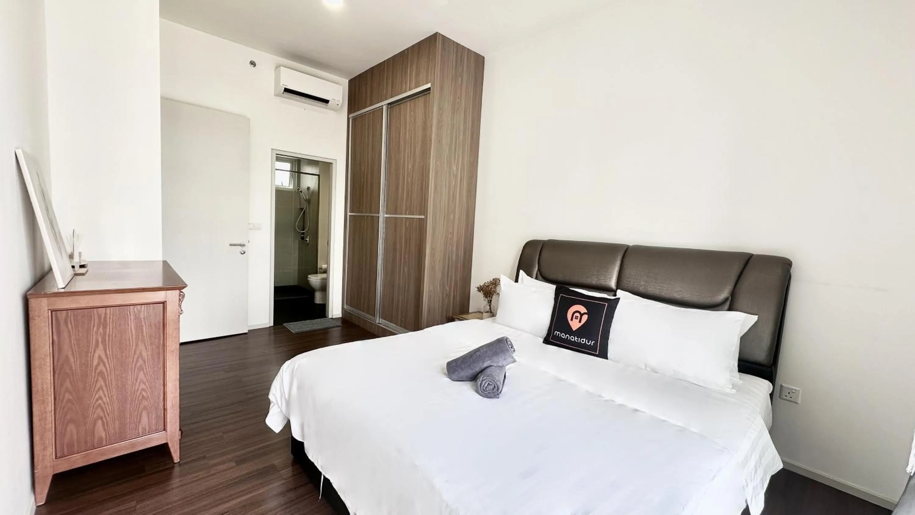 Bedroom, Bed in UNA Serviced Apartment by manatidur