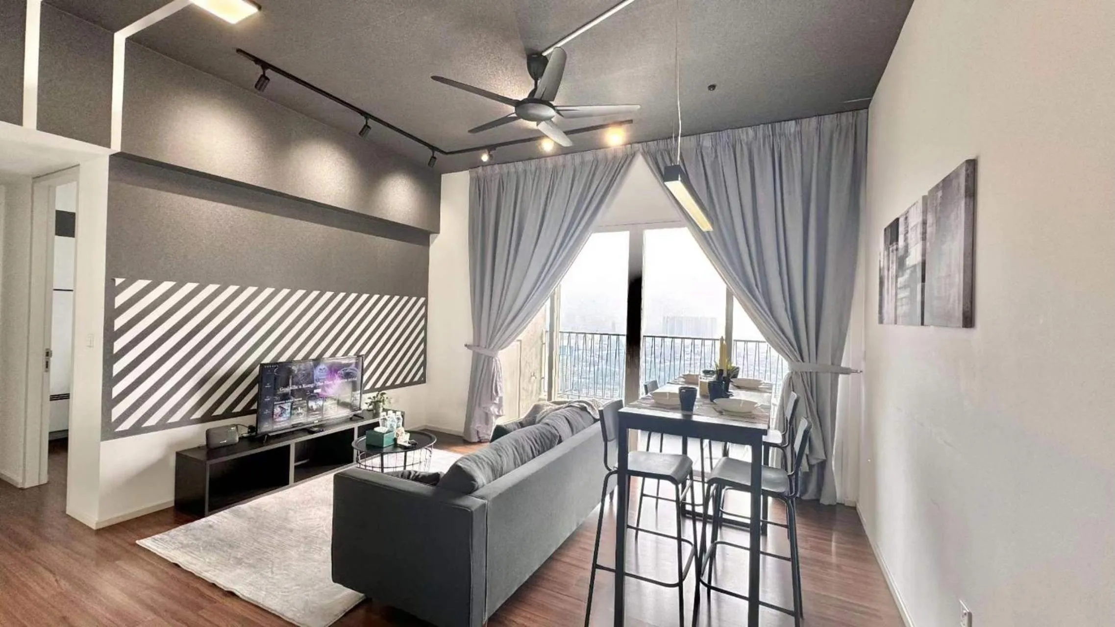 Living room in UNA Serviced Apartment by manatidur