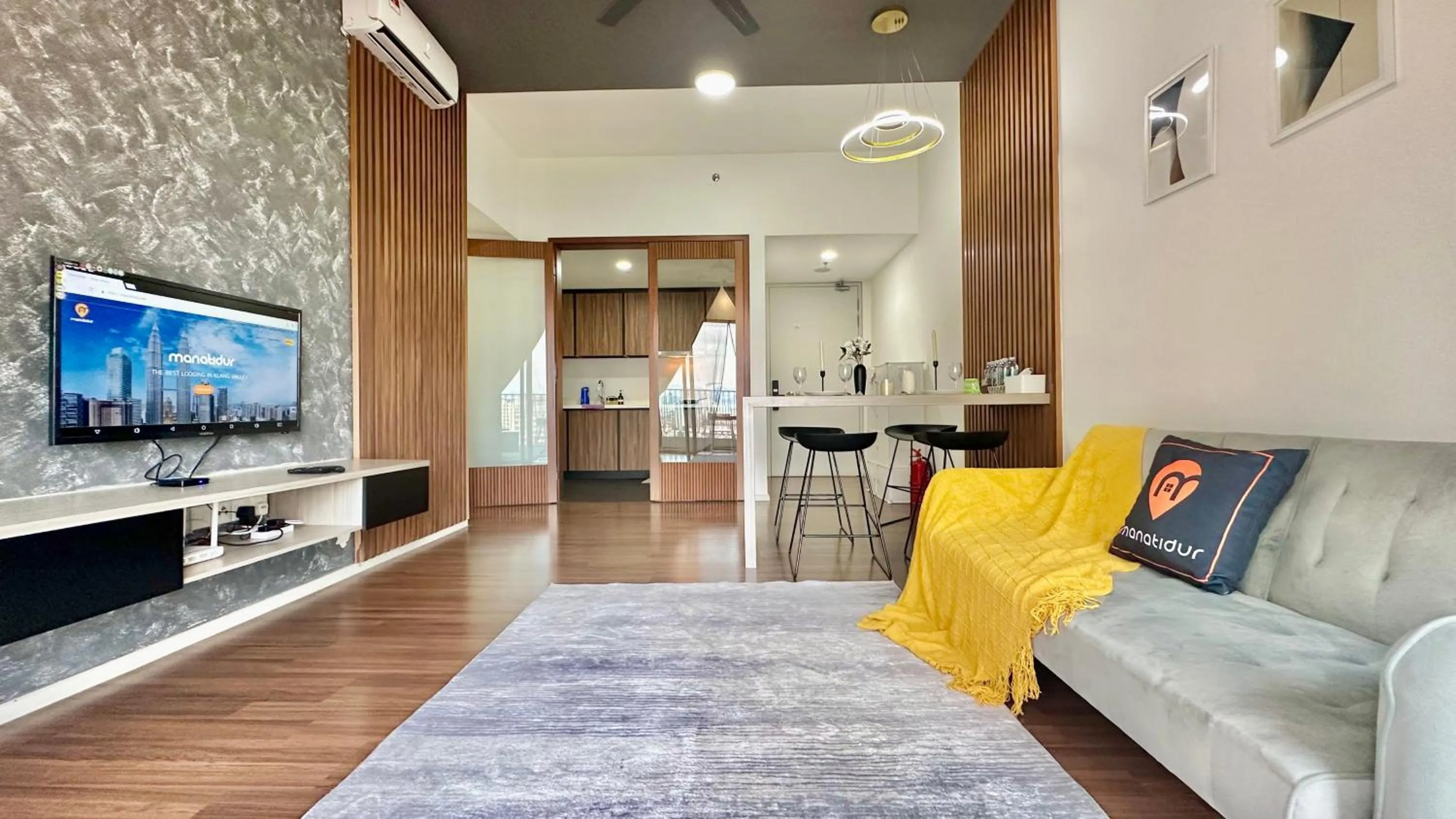 Living room in UNA Serviced Apartment by manatidur