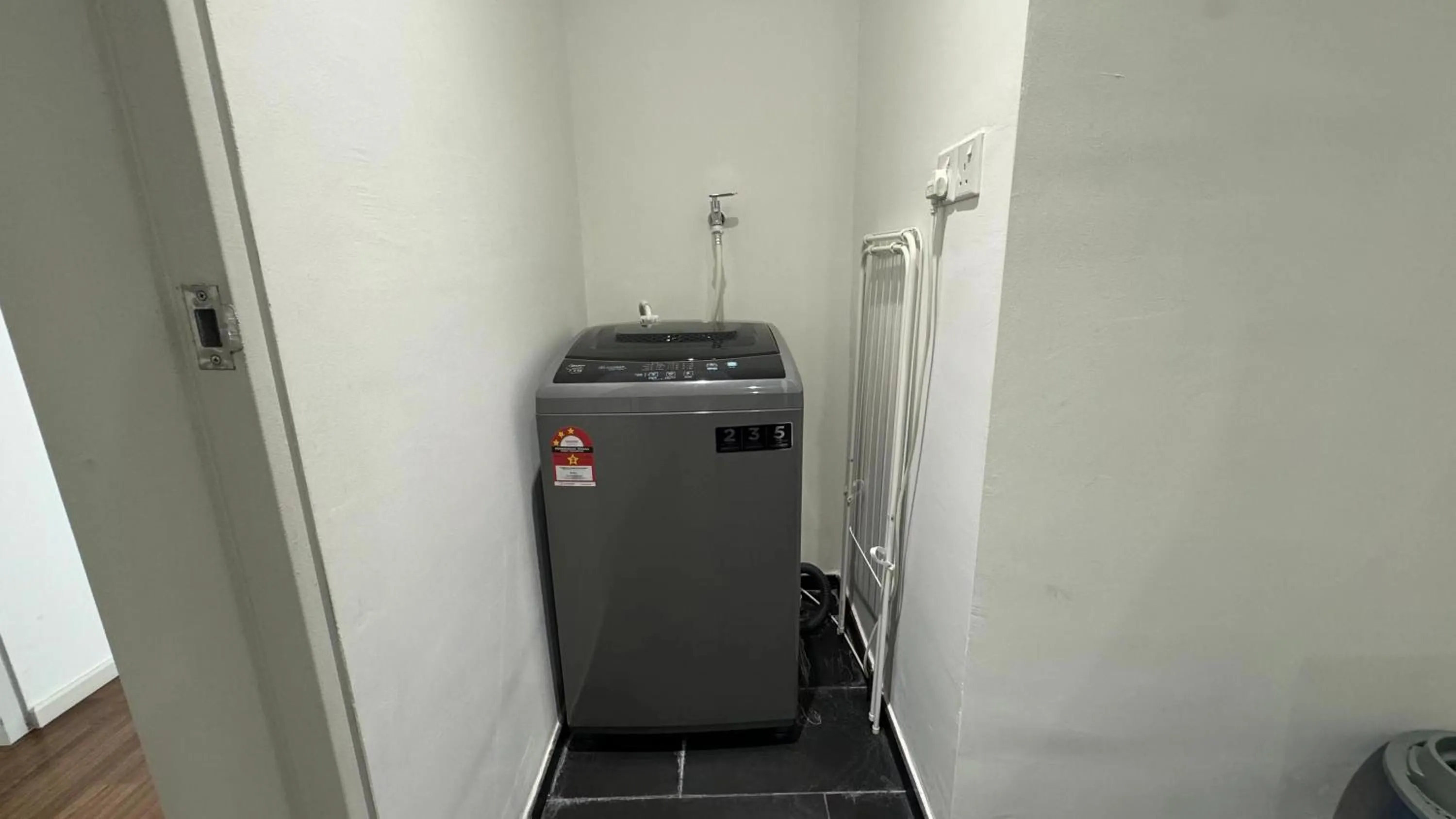 laundry in UNA Serviced Apartment by manatidur